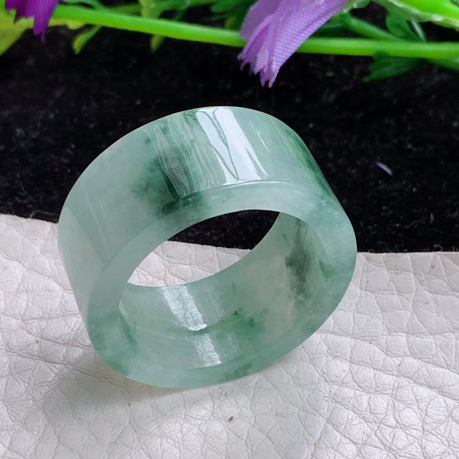 实拍zl缅甸翡翠A货冰润飘花22mm内径玉扳指 玉吊坠 尺寸22*12.6*3.8mm