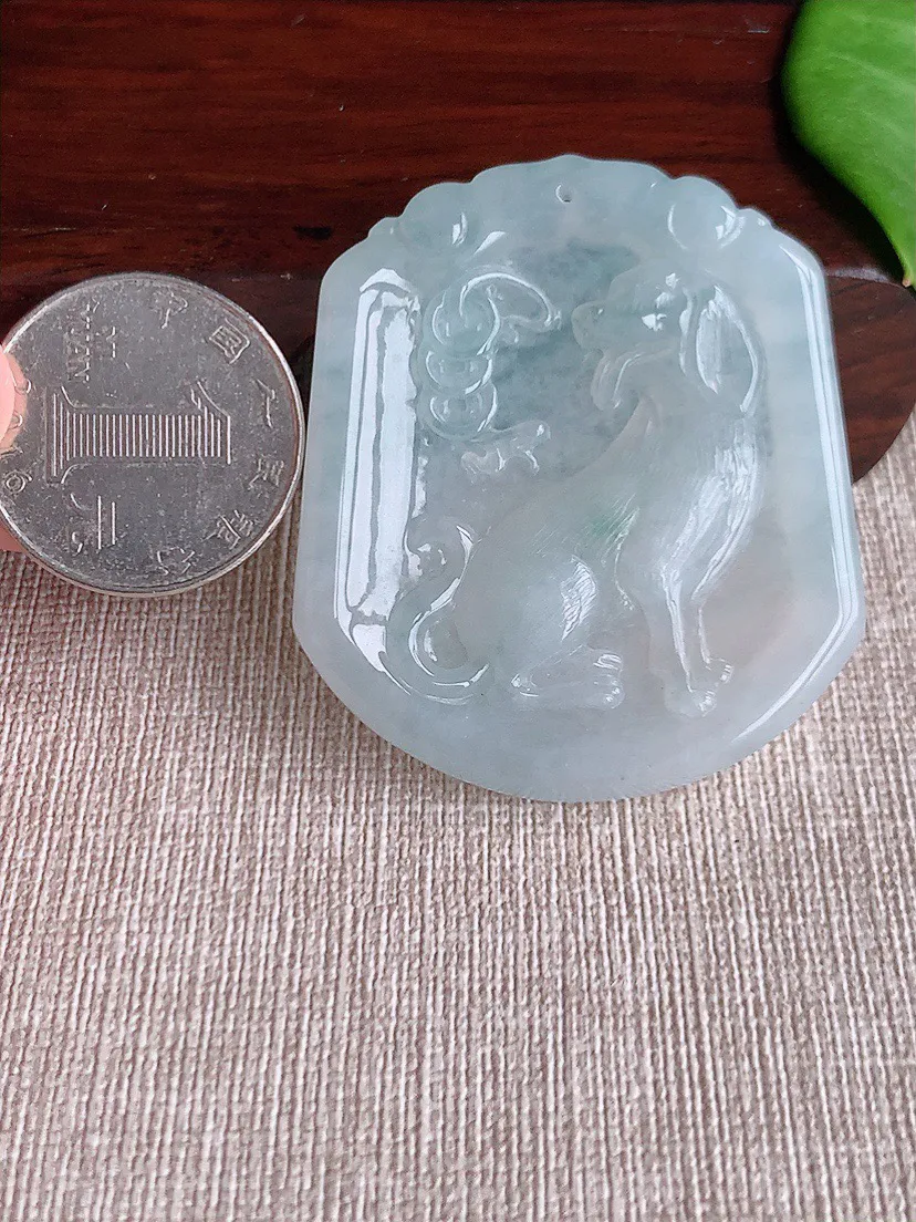 缅甸a货翡翠ddj老坑冰种生肖狗吊坠 整体59×43×5.7mm 26.35