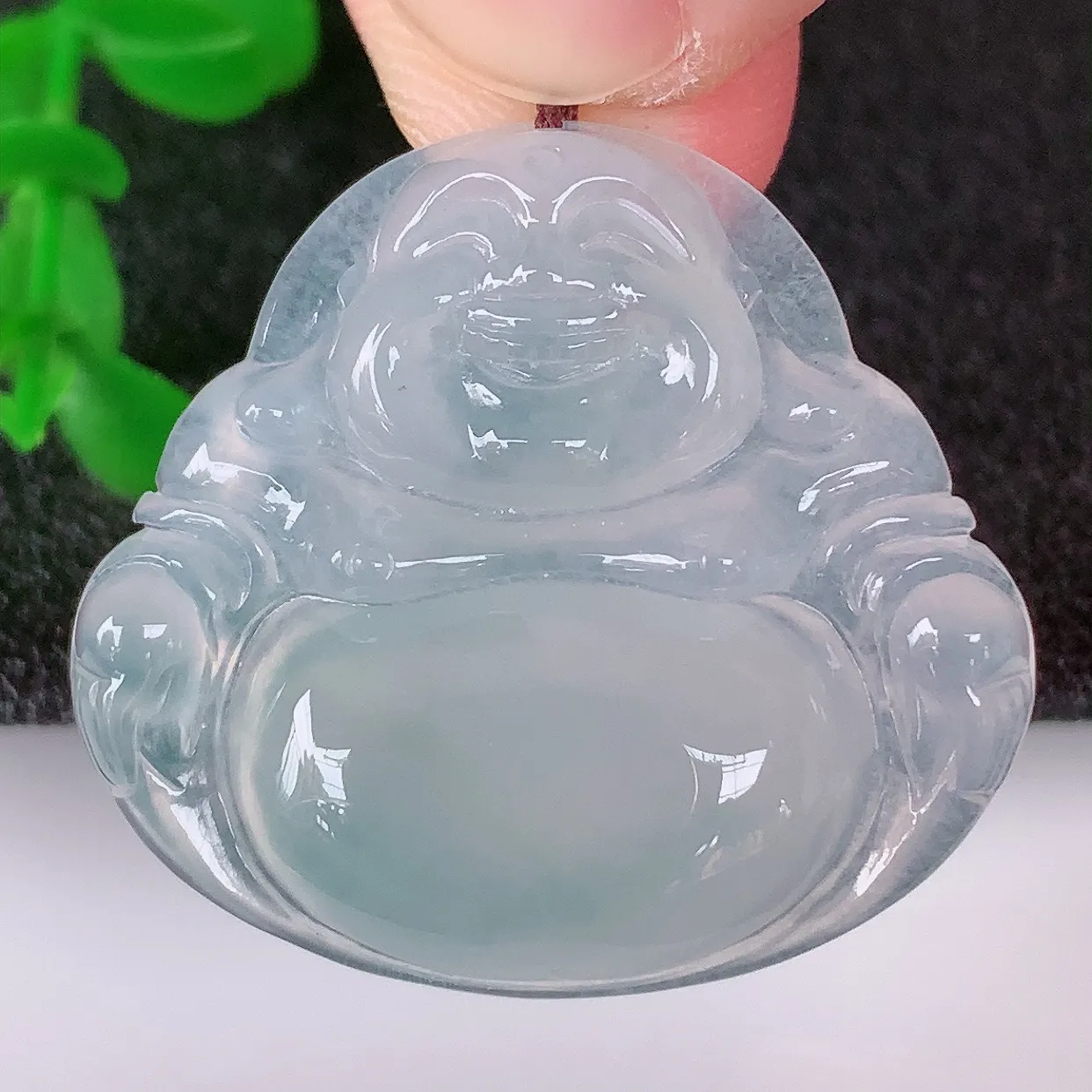 自然光实拍，冰润冰种翡翠佛公吊坠，饱满， 佛公亦保平安，寓意有福（佛公）相伴，配戴优雅迷人！#60.13