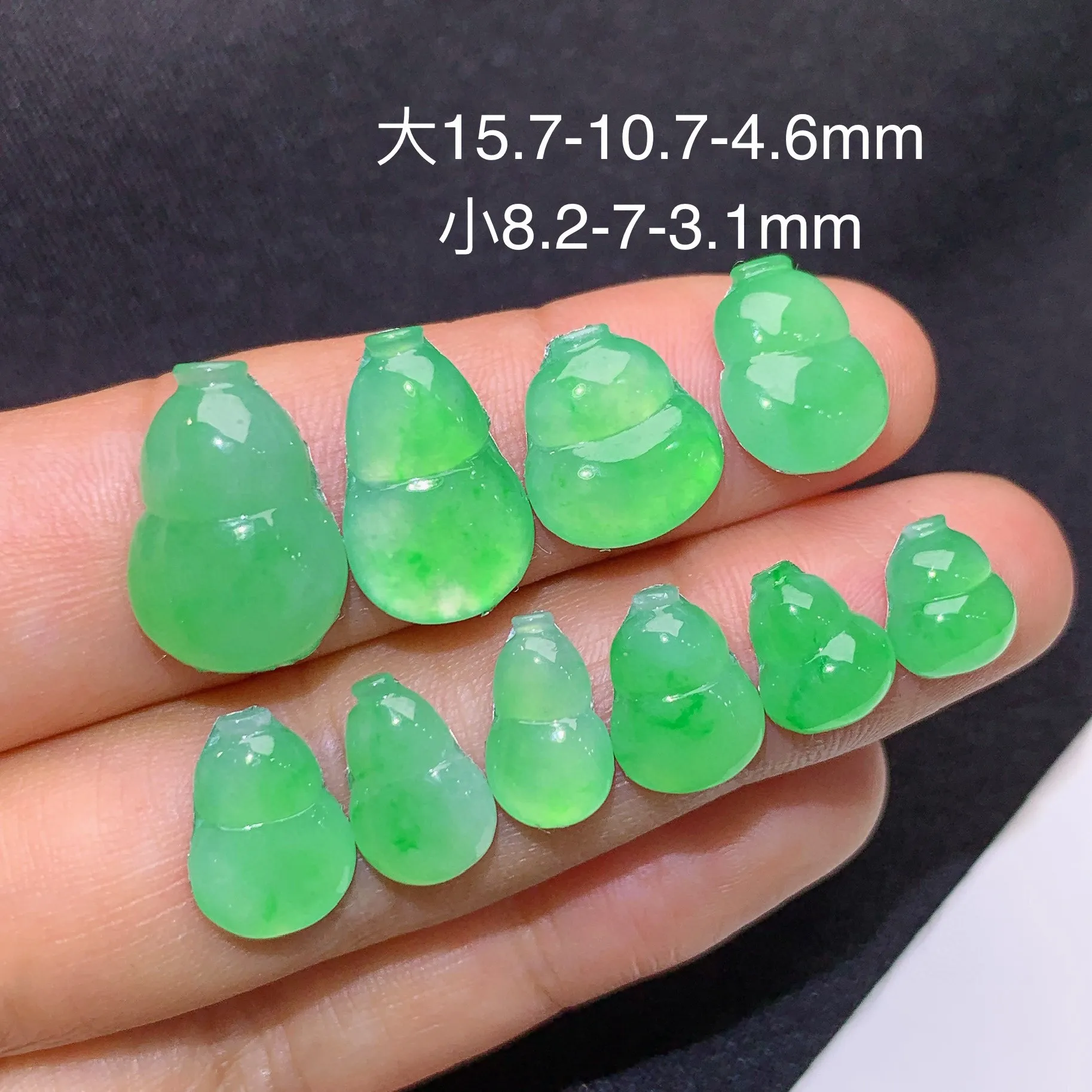 冰阳绿葫芦一手，镶嵌佳品，冰润色阳，种水足，取一尺寸15.7*10.7*4.6