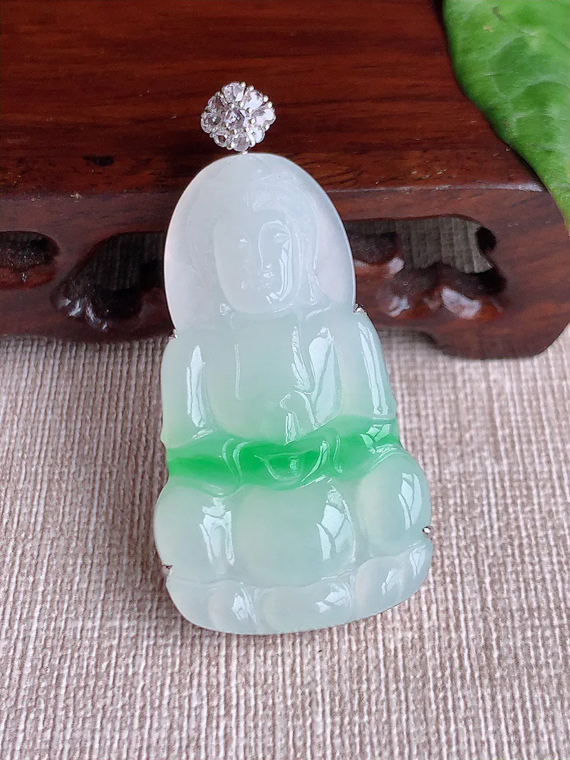 缅甸a货翡翠ddj老坑冰种18K金镶嵌飘绿正装观音吊坠 整体51.5×44×25.5×7mm 14.