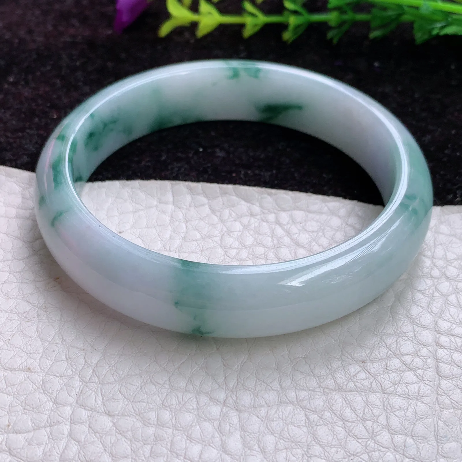 js实拍59*13.6*7.7缅甸翡翠胶感飘逸时尚百搭宽边玉手镯 玉手环