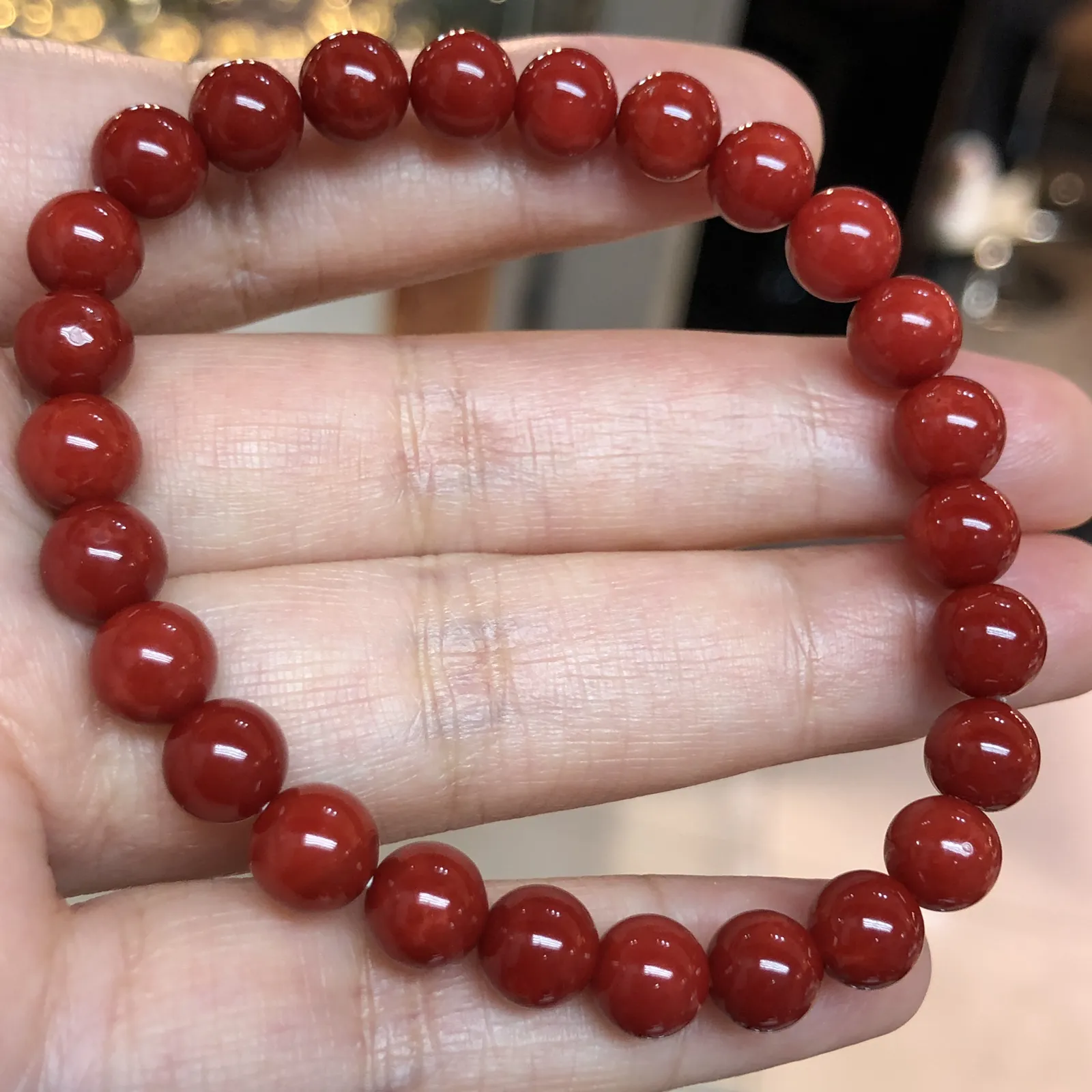 【天然赤血牛血红珊瑚7mm圆珠手串】赤血牛血红颜色，光泽柔润透亮，直径约为7-6.6mm，重量12.15克，共26颗，珊瑚本为佛教珍宝，来自深海千年生长，有生长纹，属于有机宝石，气场强大，材料西班牙产地，科西卡材料，珍贵！每粒均为天然无添加无修补！收藏精品！传承宝贝！