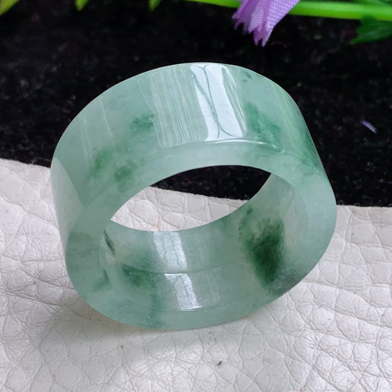 实拍zl缅甸翡翠A货冰润飘花22mm内径玉扳指 玉吊坠 尺寸22*12.6*3.8mm