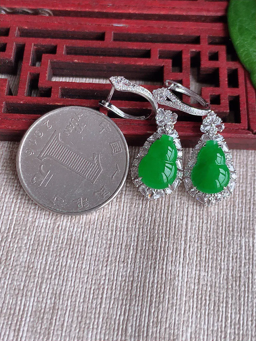 缅甸a货翡翠ddj老坑冰种18K金镶嵌阳绿葫芦耳坠 整体11.5×7.7×7mm 5.20