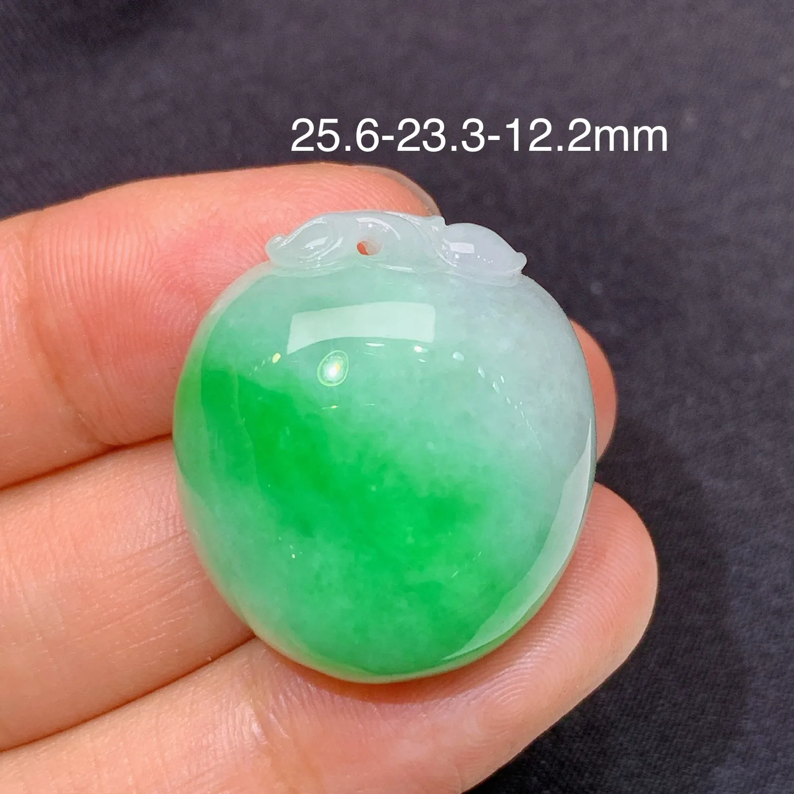飘绿寿桃吊坠 镶嵌佳品，冰润色阳，种水足 尺寸25.6*23.3*12.2