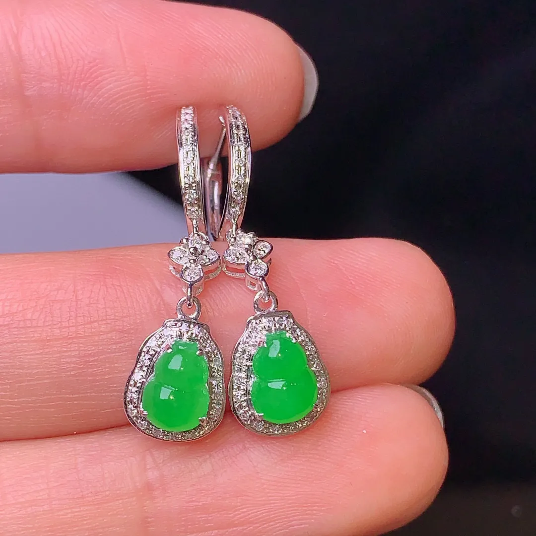 18k金钻镶嵌满绿葫芦耳坠 玉质细腻 色泽艳丽 整体尺寸30*7.7*5.1