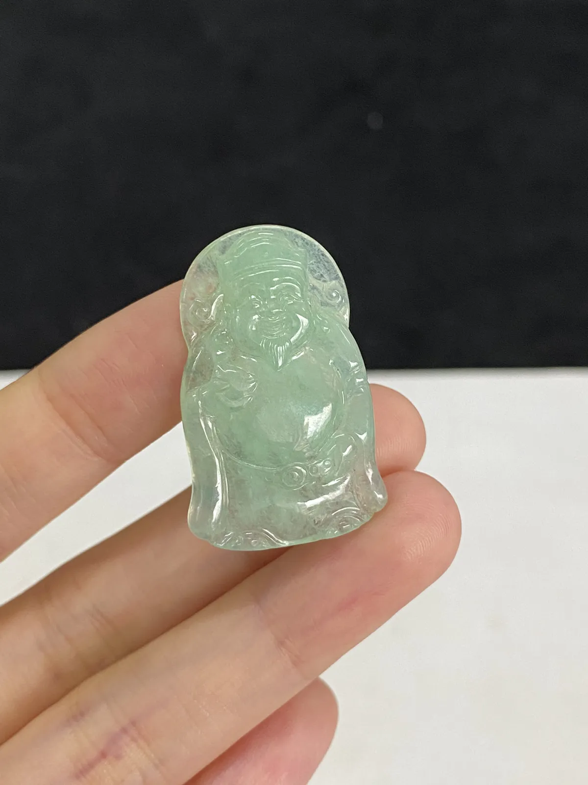 翡翠冰糯种浅绿色吊坠