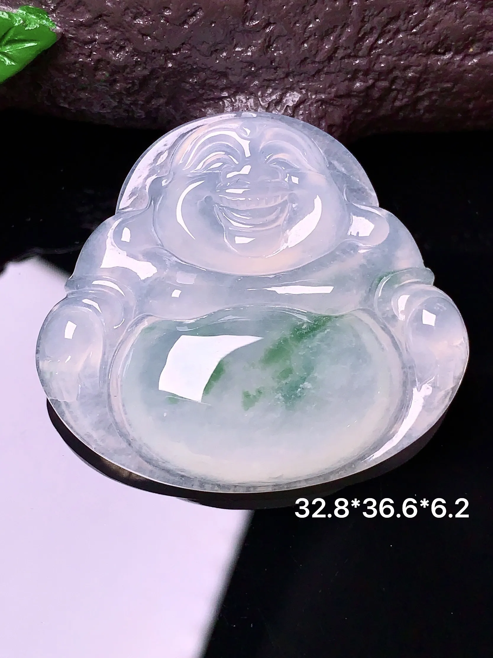 冰种飘绿佛公吊坠 玉质细腻 色泽艳丽 整体尺寸32.8*36.6*6.2
