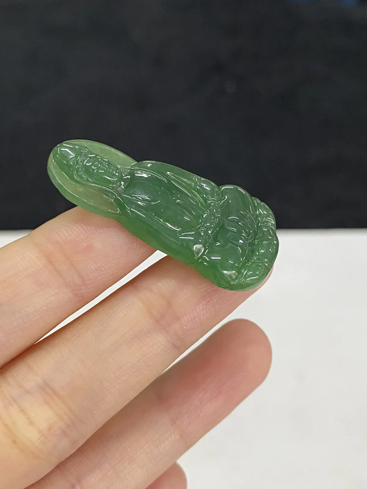 翡翠观音裸石