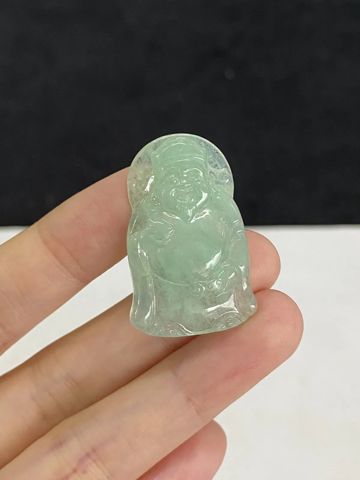 翡翠冰糯种浅绿色吊坠