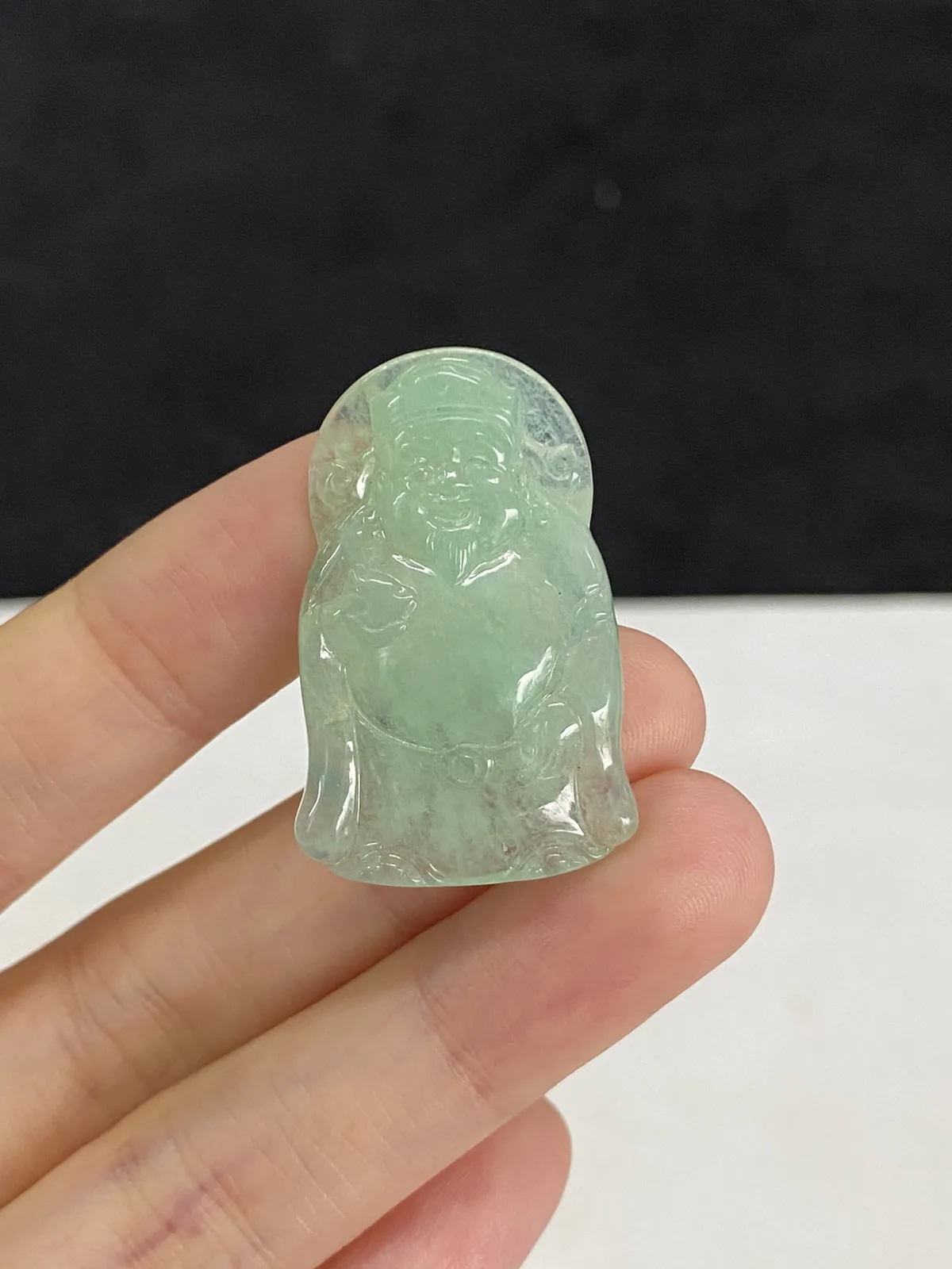 翡翠冰糯种浅绿色吊坠