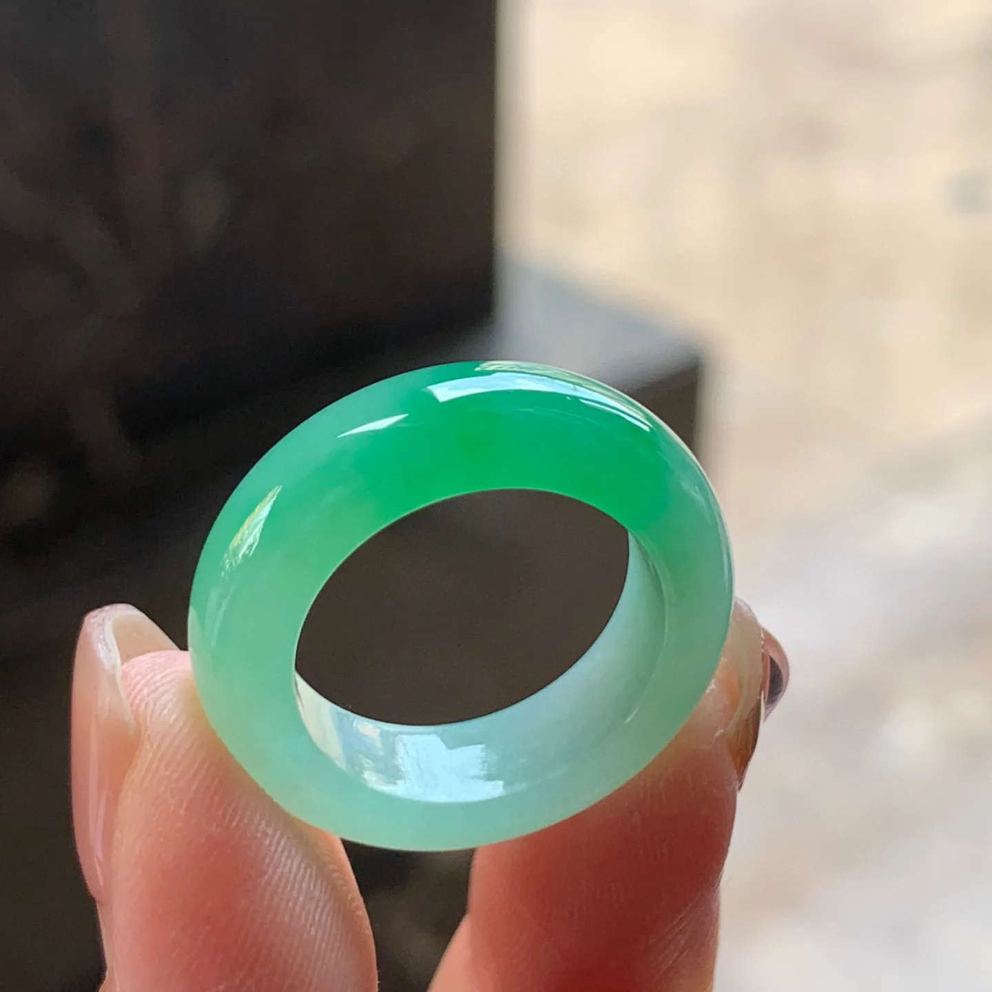 冰阳绿指环
水润