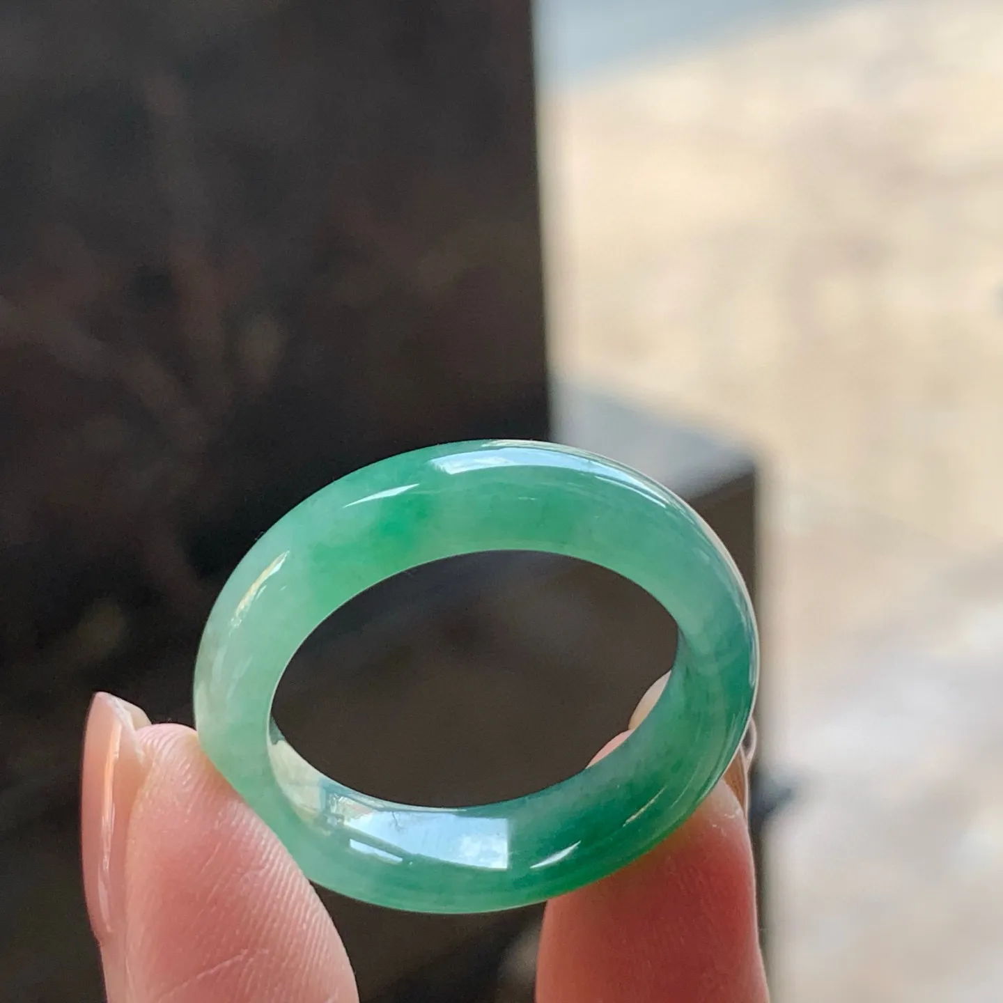 冰带色指环
水润