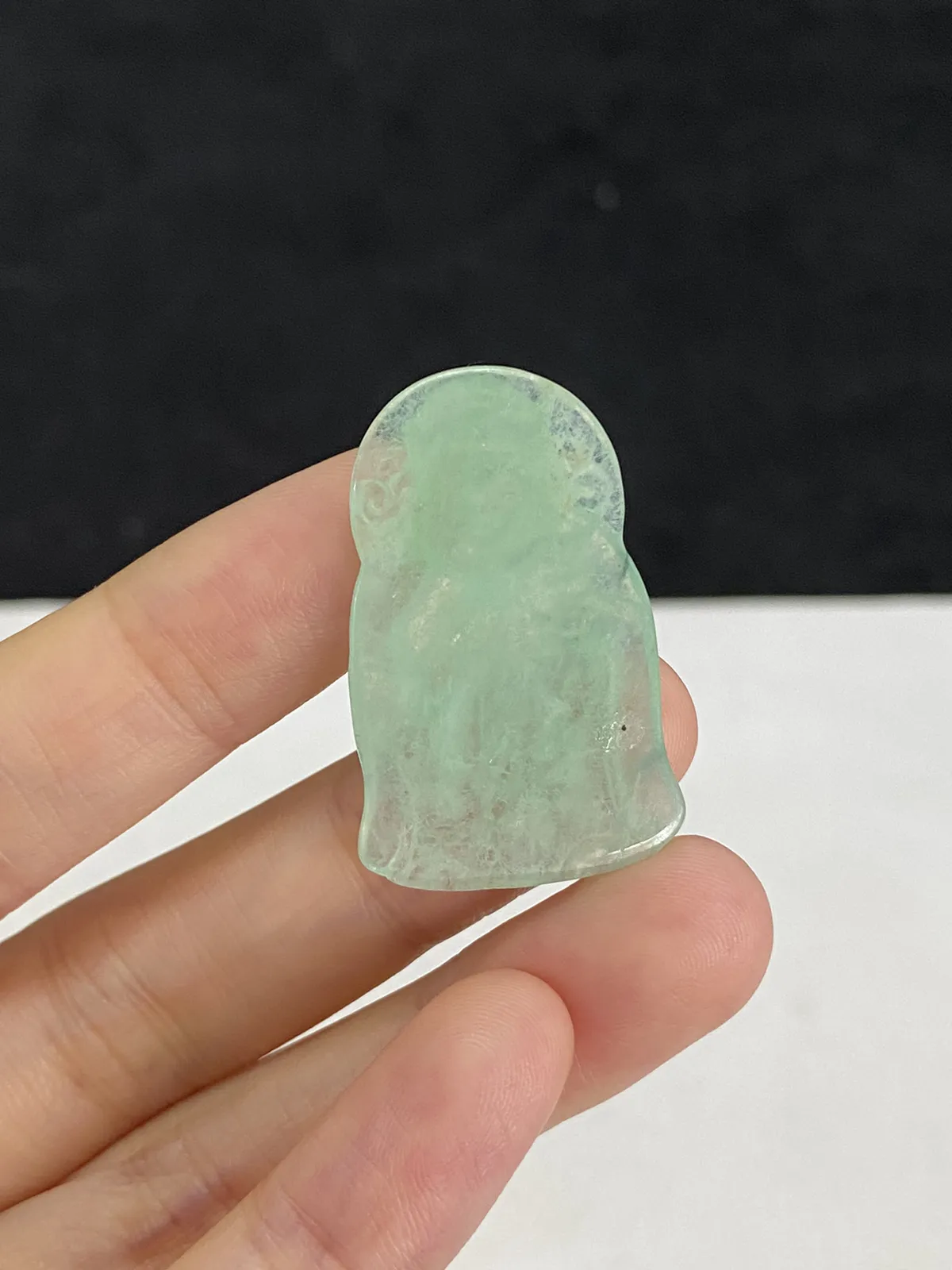 翡翠冰糯种浅绿色吊坠