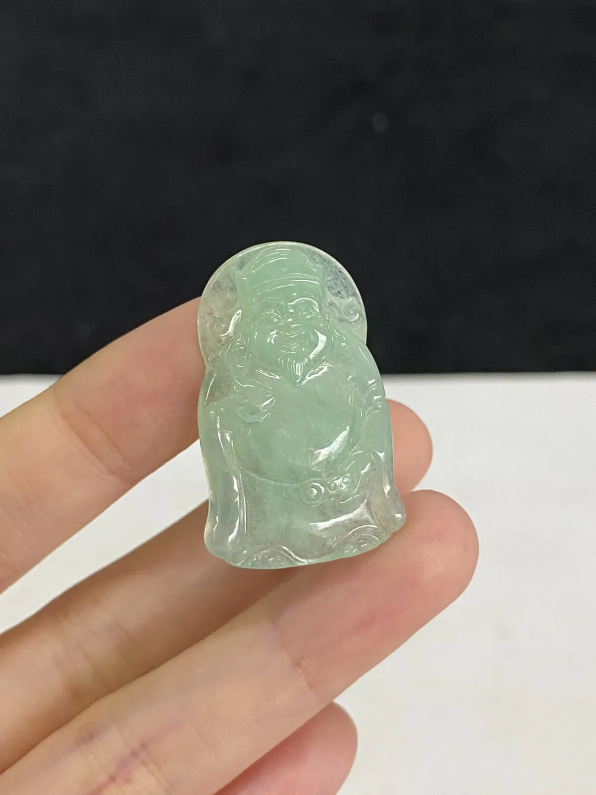 翡翠冰糯种浅绿色吊坠
