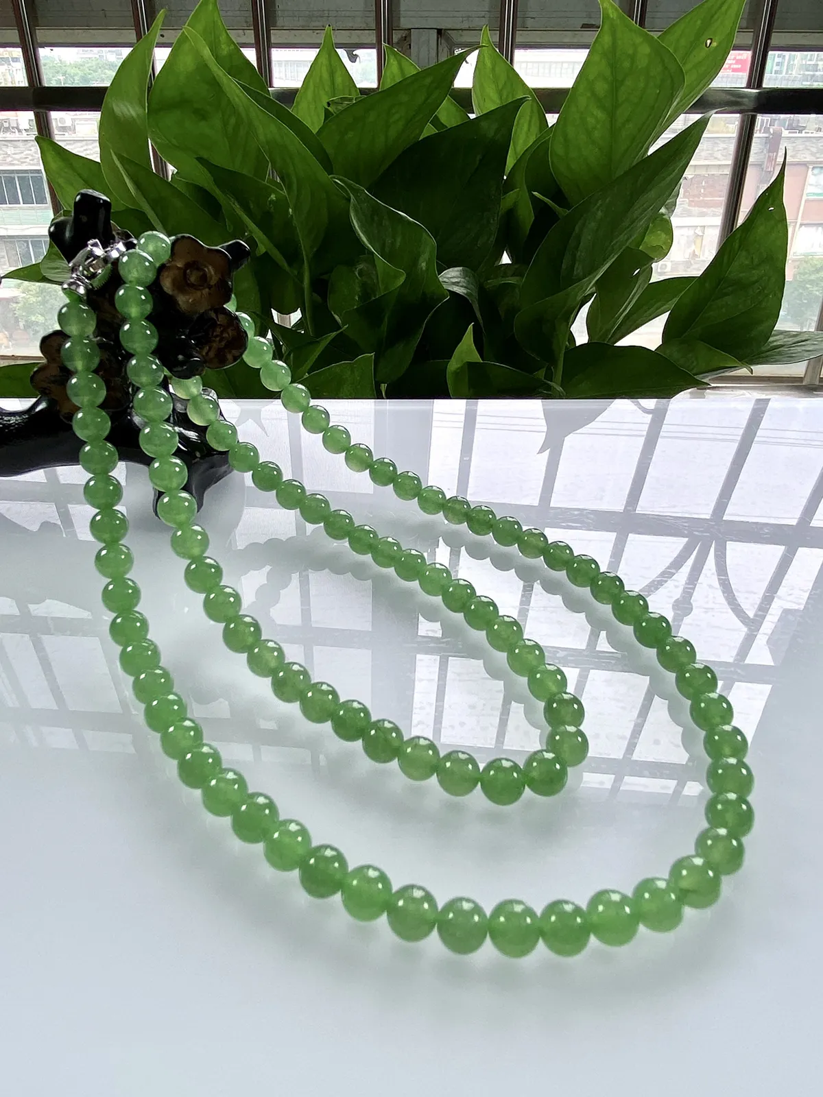 缅甸天然翡翠A货，卡6.6冰种起胶满绿油绿圆珠项链手链，尺寸：6.6mm/100颗，长度645mm，