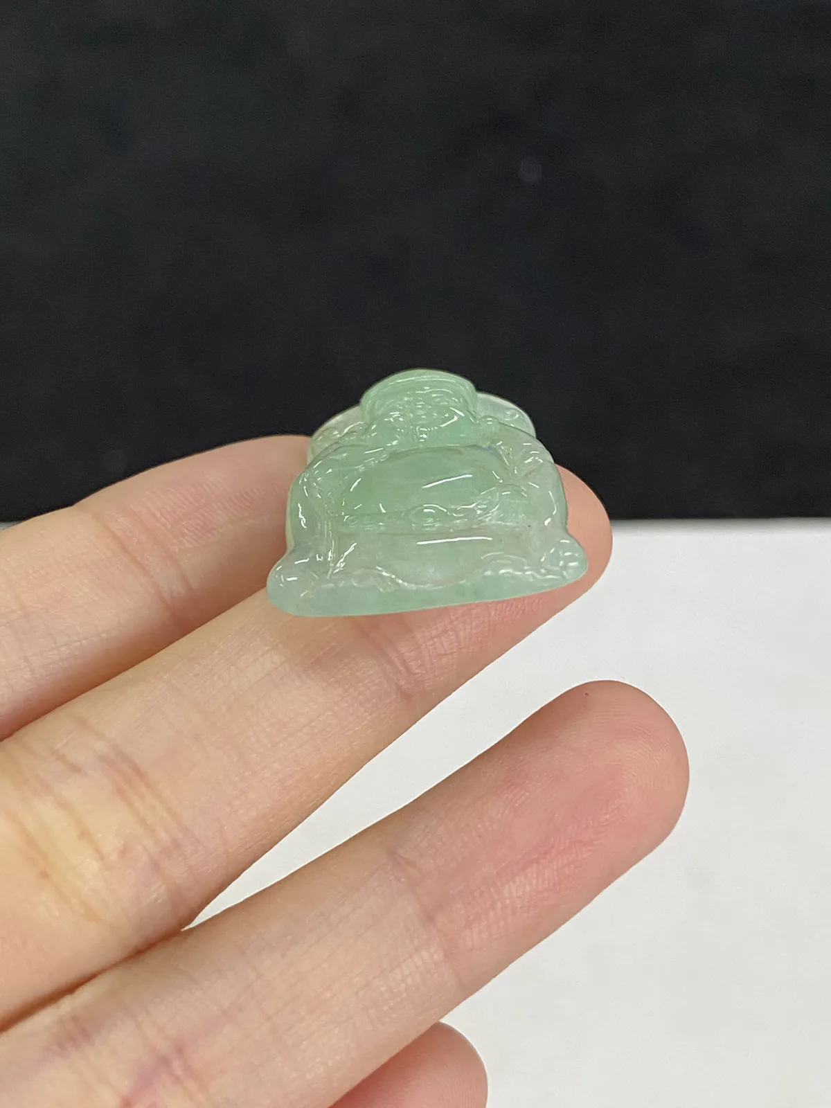 翡翠冰糯种浅绿色吊坠