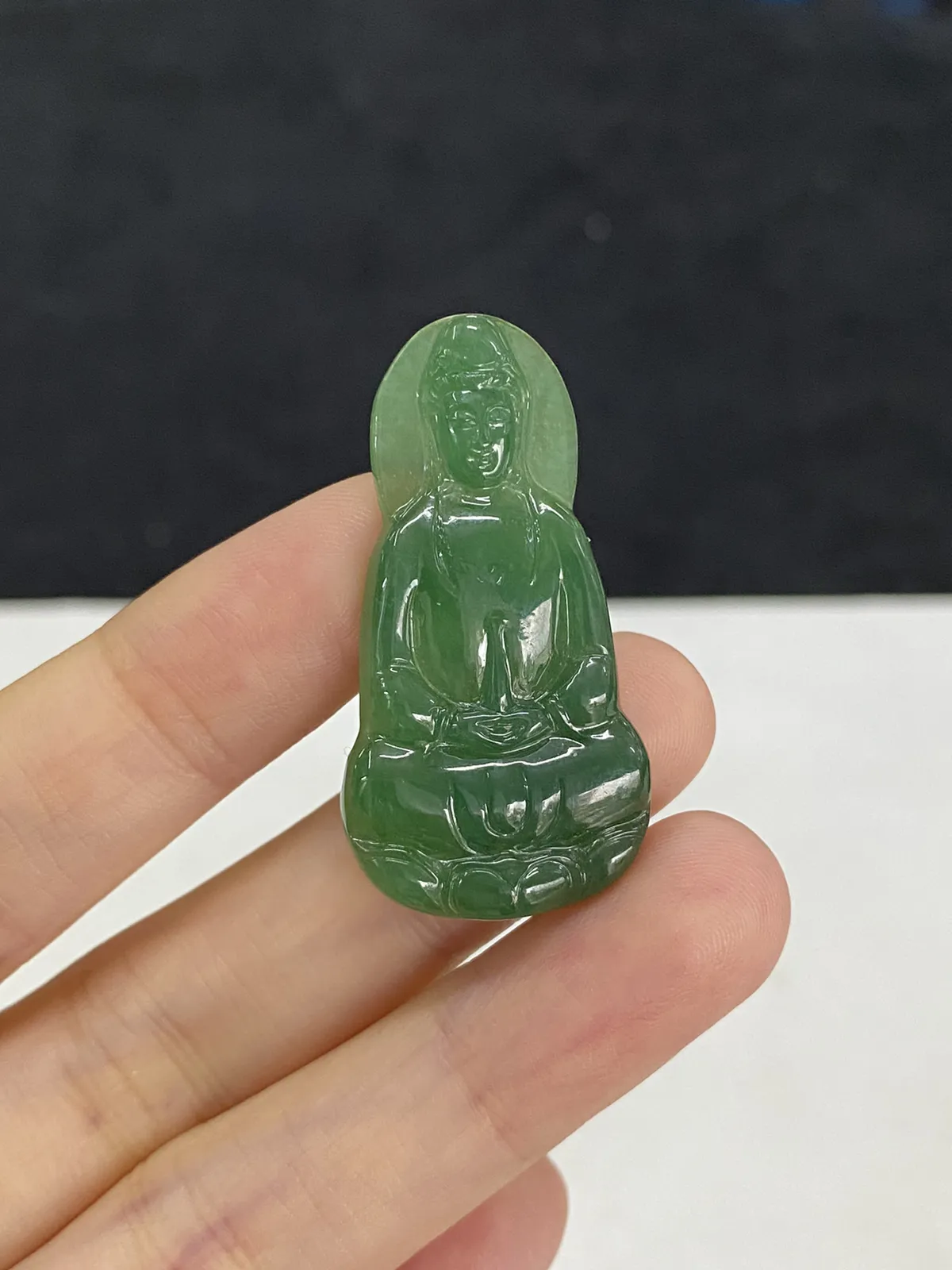 翡翠观音裸石