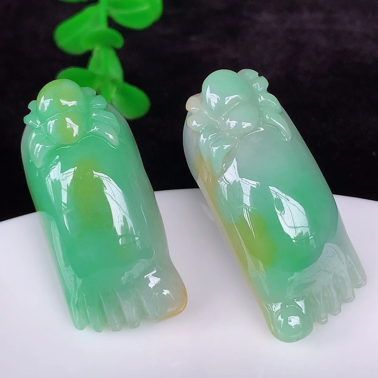 自然光实拍，冰润冰糯种双彩黄加绿翡翠知足常乐一对吊坠，种老水足，翠色灵动，寓意美好，佩戴时尚出众！#87.15大34.5*14.5*16小31.5*14.5*16
