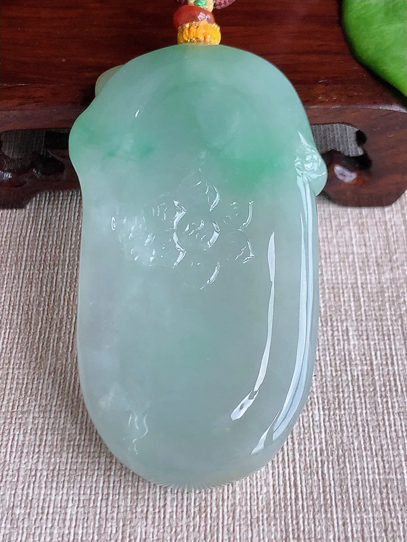 缅甸a货翡翠ddj老坑冰种黄加绿双彩大日如来吊坠 整体71.3×41×10.8mm 71.50