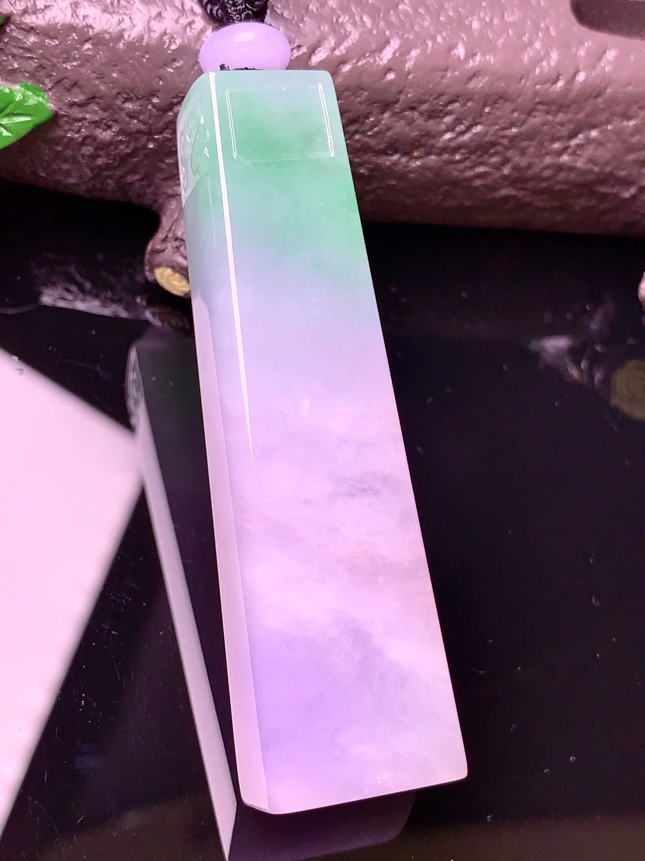 春彩无事柱吊坠 玉质细腻 色泽艳丽 整体尺寸60.7*17.2*12.5