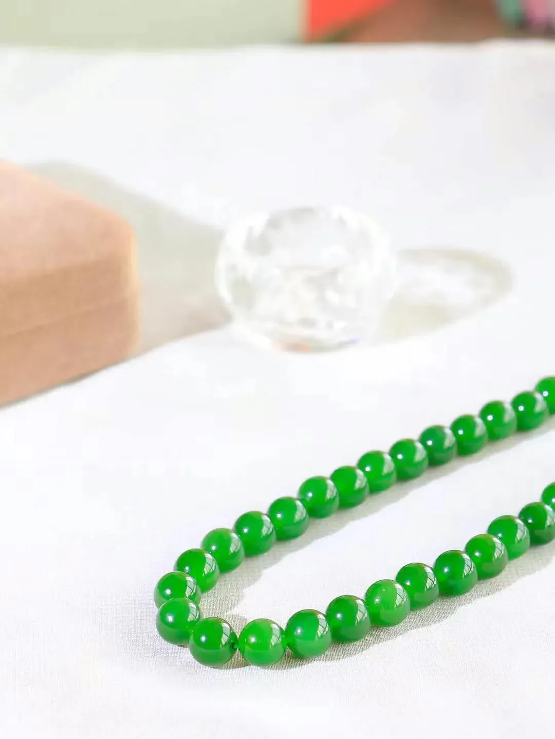 【链.108】

精品和田玉碧玉108挂链 玉质温润细腻 油性十足 佩戴舒适。珠珠落玉盘，间关莺语花底滑，一生美好时光，无论身在何处，都有它相伴相守。事事顺遂，幸福美满，吉祥如意。重89克 尺寸取一7.9mm FDL-72402493