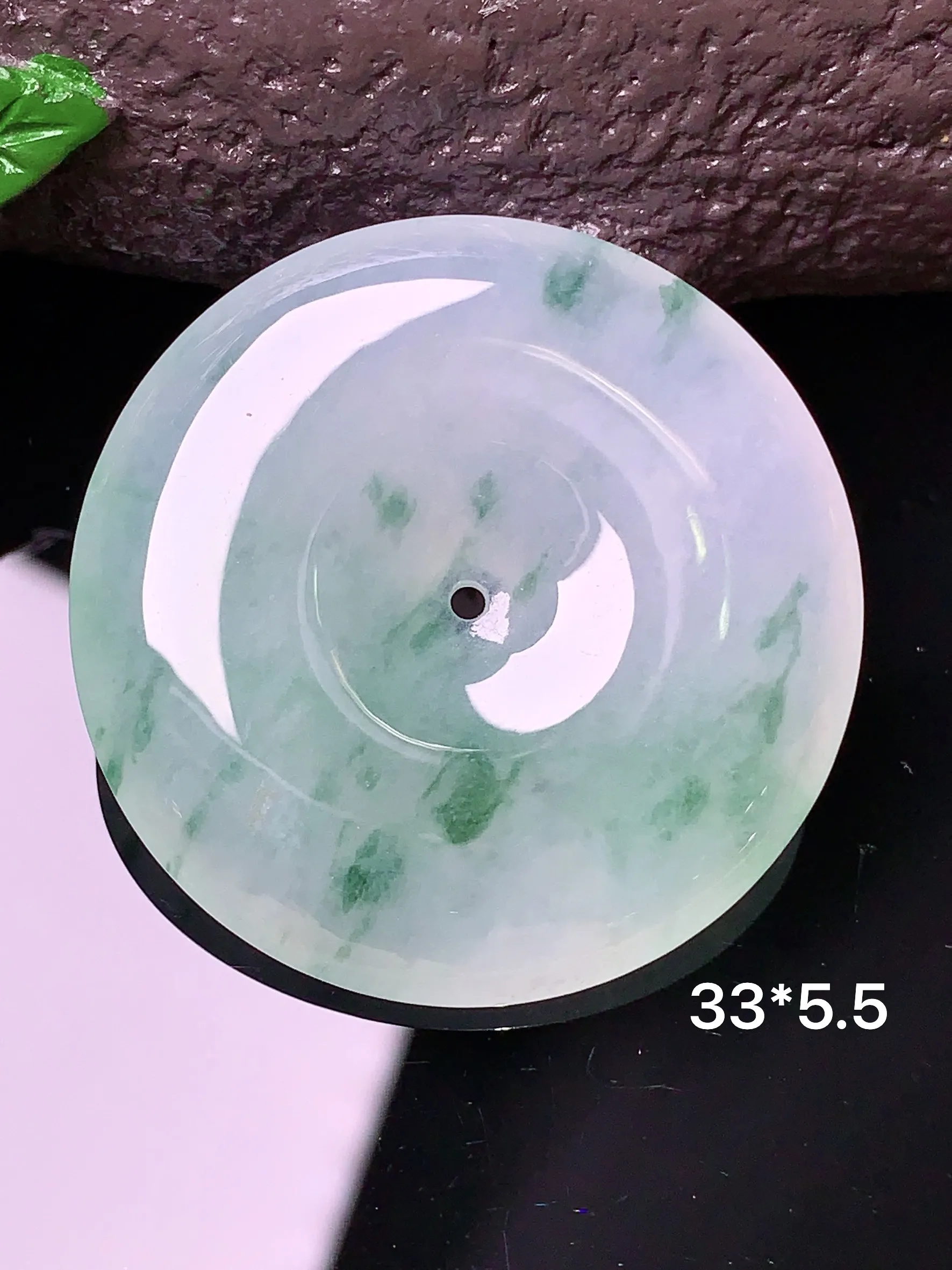 飘绿平安扣吊坠 玉质细腻 色泽艳丽 整体尺寸33*5.5