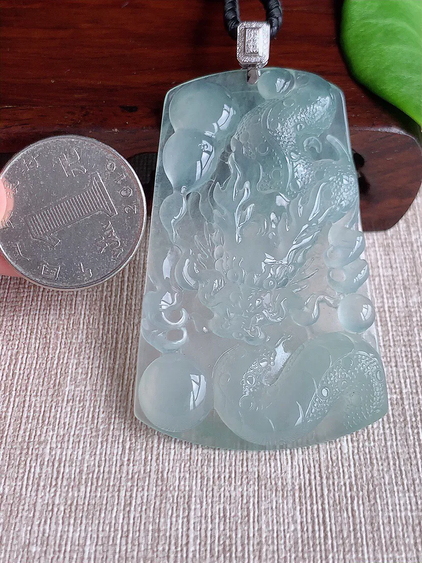 缅甸a货翡翠ddj老坑高冰种18K金镶嵌晴水龙牌吊坠 整体68×60.8×38×6.3mm 33.13