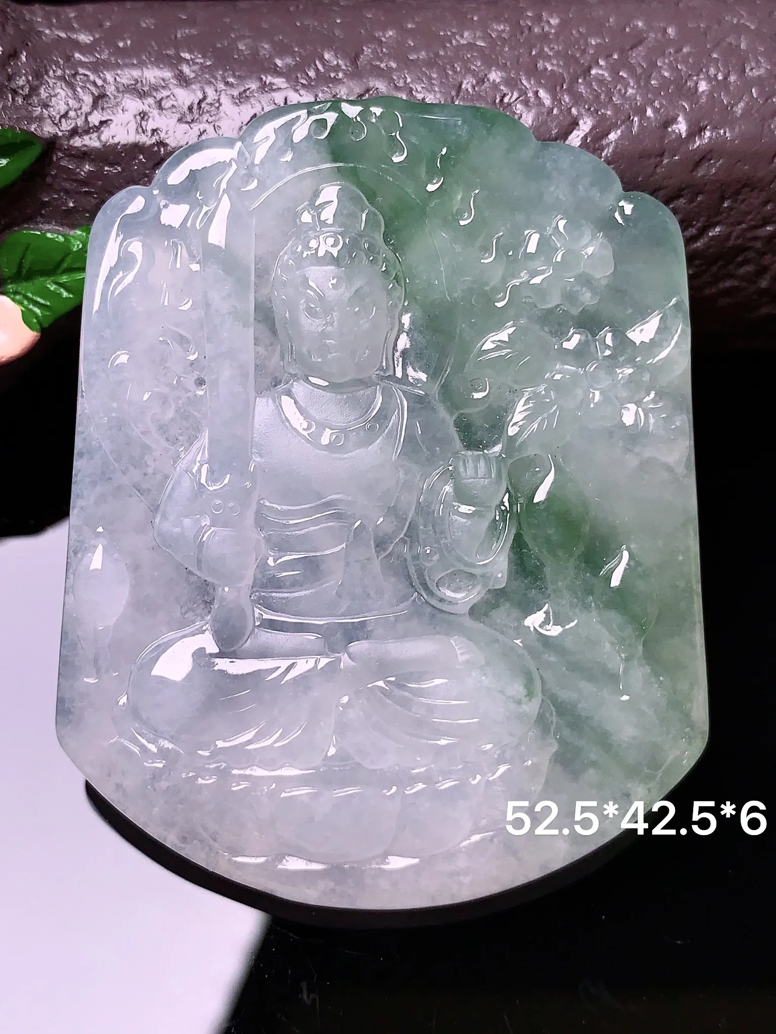 飘绿大势至观音菩萨吊坠 玉质细腻 色泽艳丽 整体尺寸52.5*42.5*6