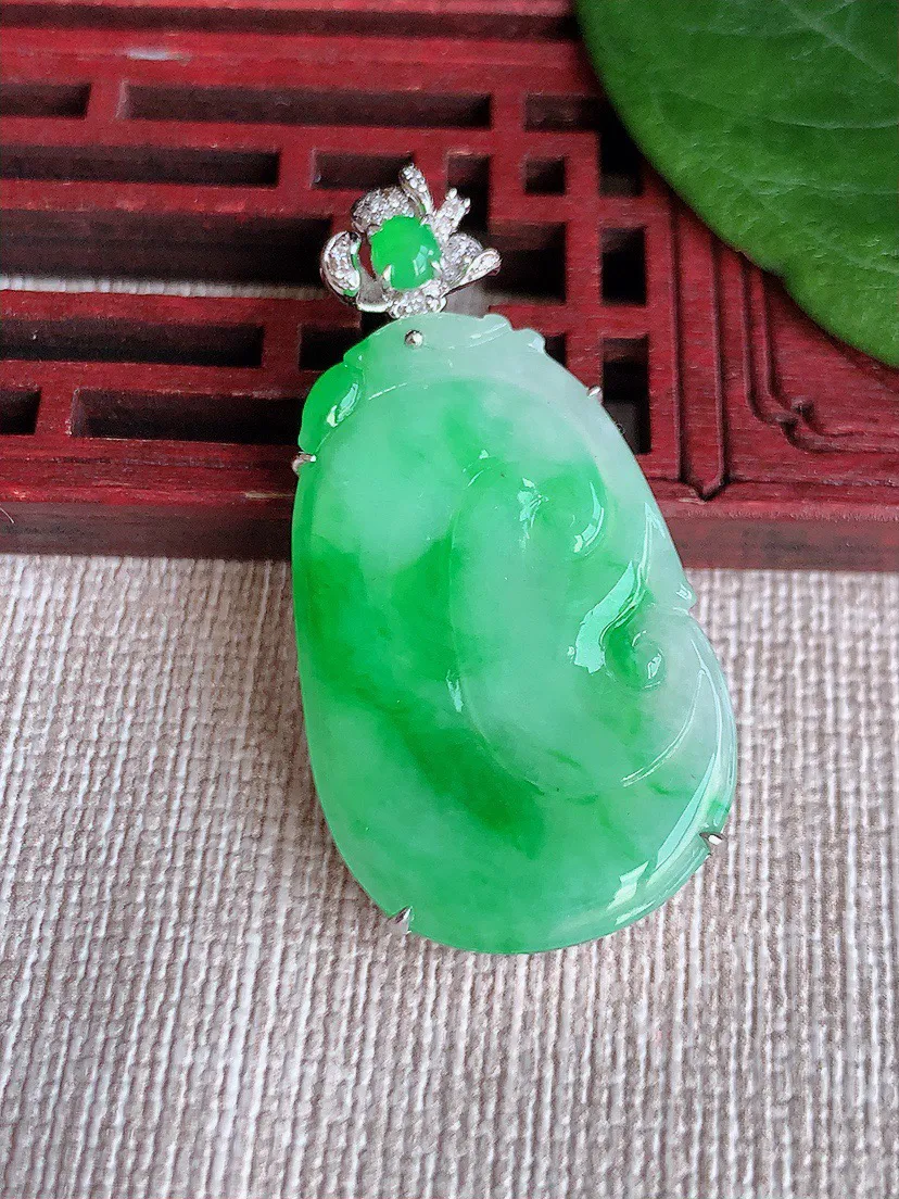 缅甸a货翡翠ddj老坑冰种18K金镶嵌飘阳绿如意吊坠 整体40.3×31×20×5.7mm 7.23