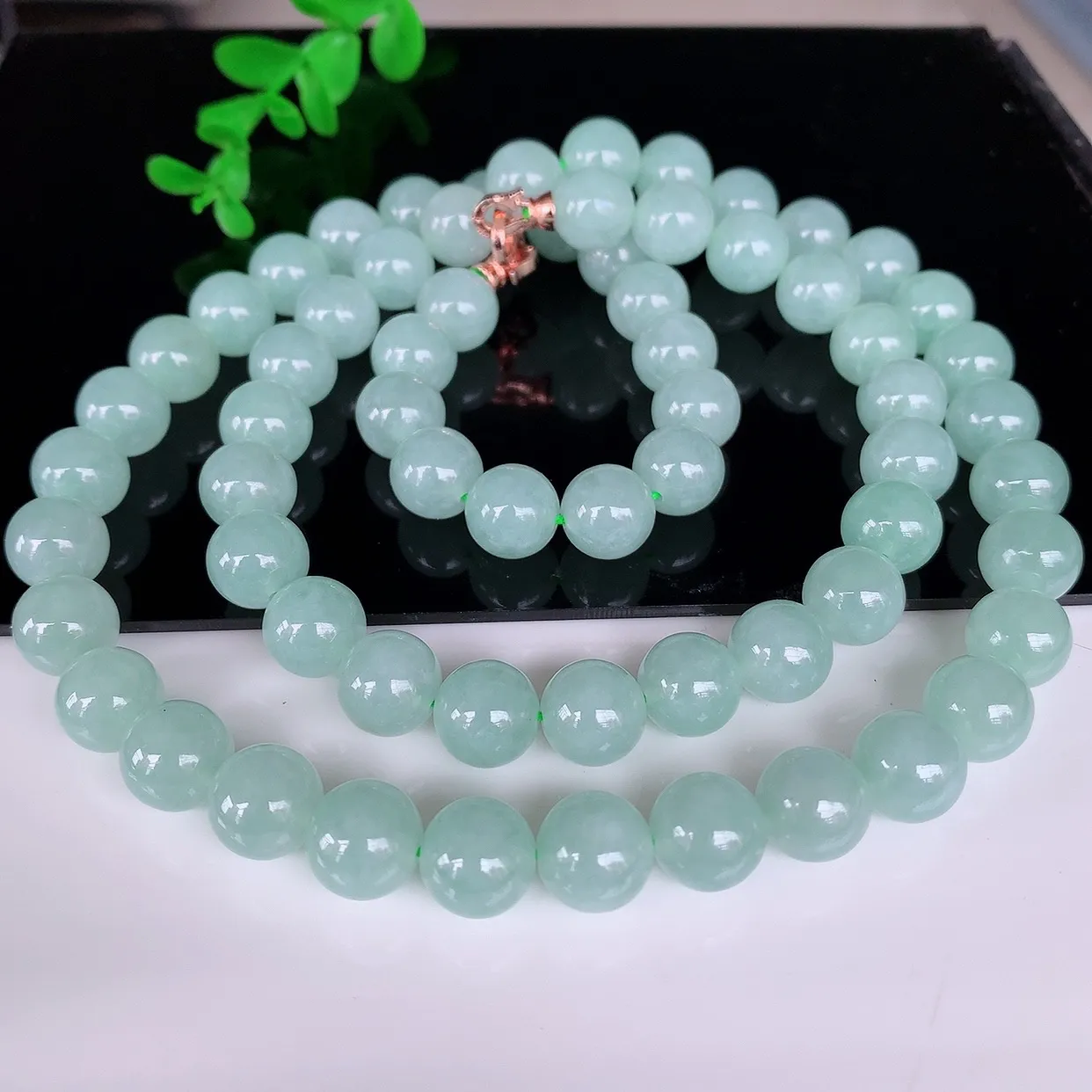 自然光实拍，冰润冰糯种翡翠圆珠项链  翡翠项链 （装饰扣）玉质细腻  冰清玉润  颜色漂亮  #46