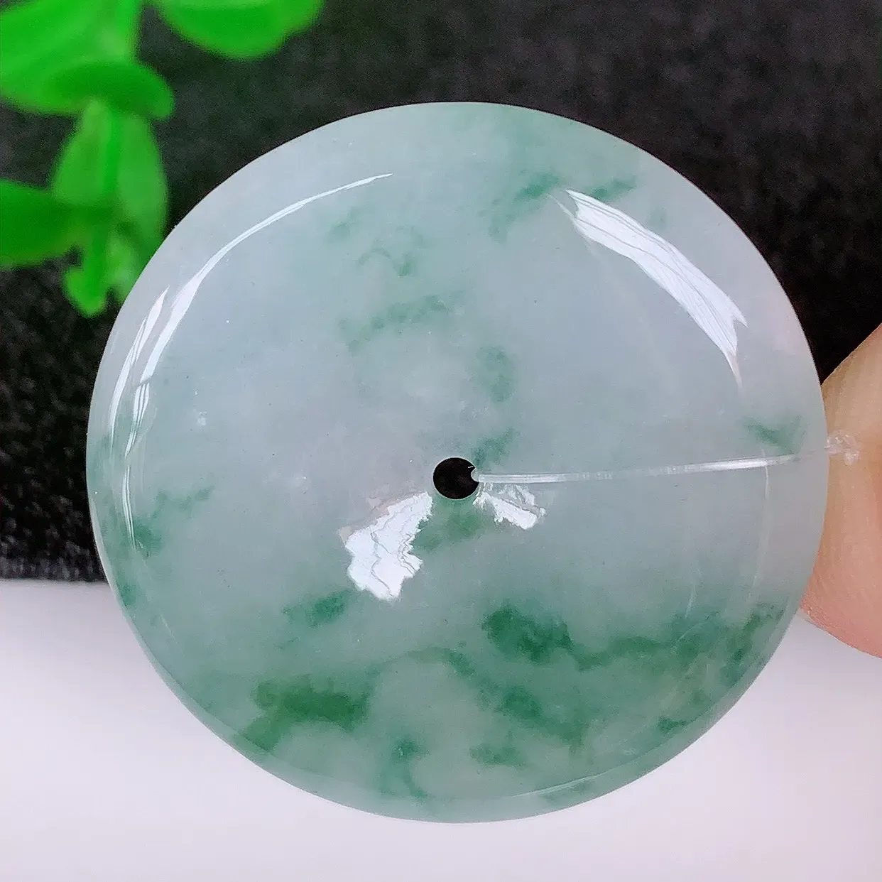 自然光实拍，冰飘花翡翠平安扣吊坠，翡翠平安扣，冰透，灵动飘逸 寓意平平安安 平安扣佩戴端庄漂亮！#49.15
