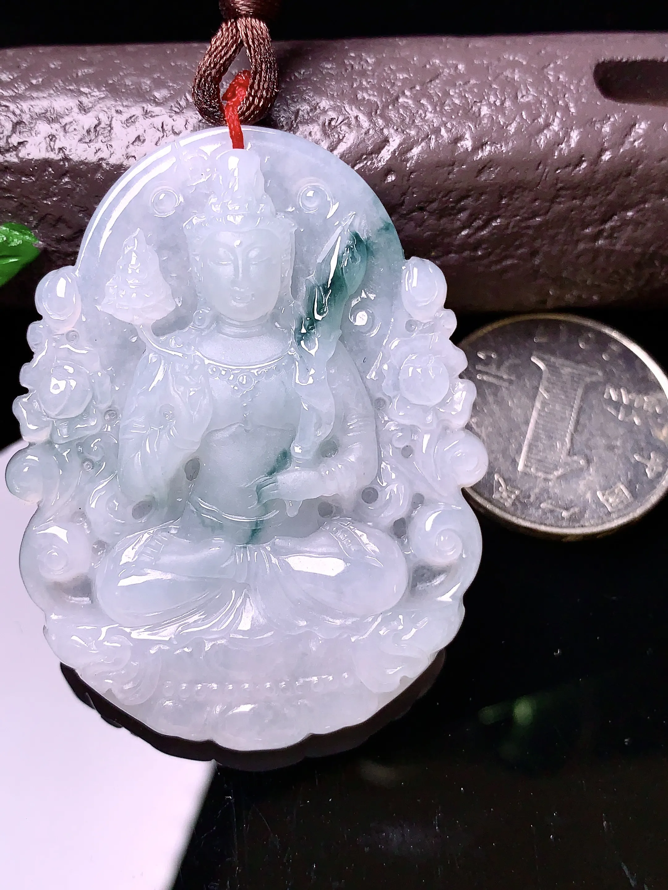 飘绿度母观音菩萨吊坠 玉质细腻 色泽艳丽 整体尺寸53*41*6.2