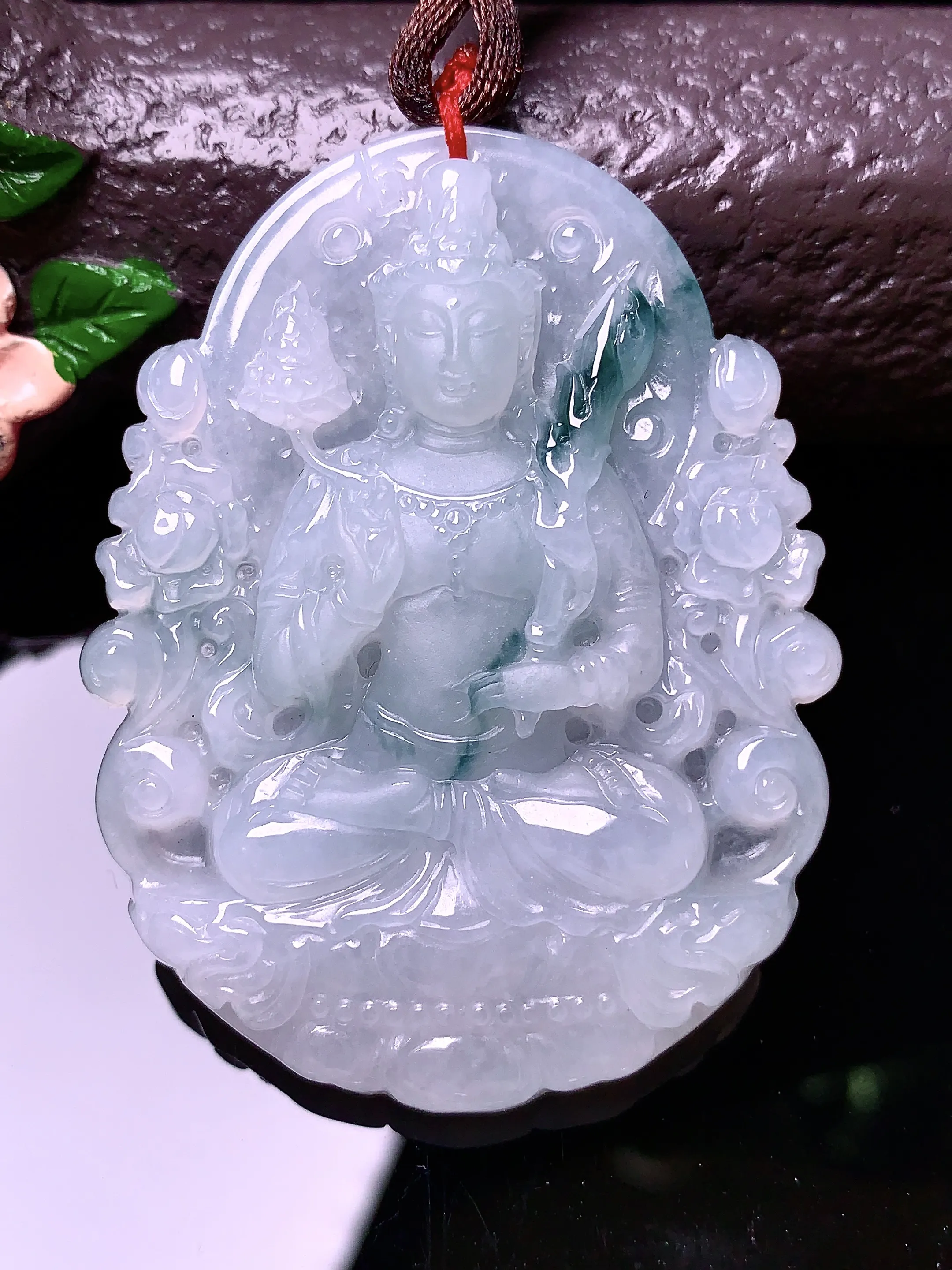 飘绿度母观音菩萨吊坠 玉质细腻 色泽艳丽 整体尺寸53*41*6.2