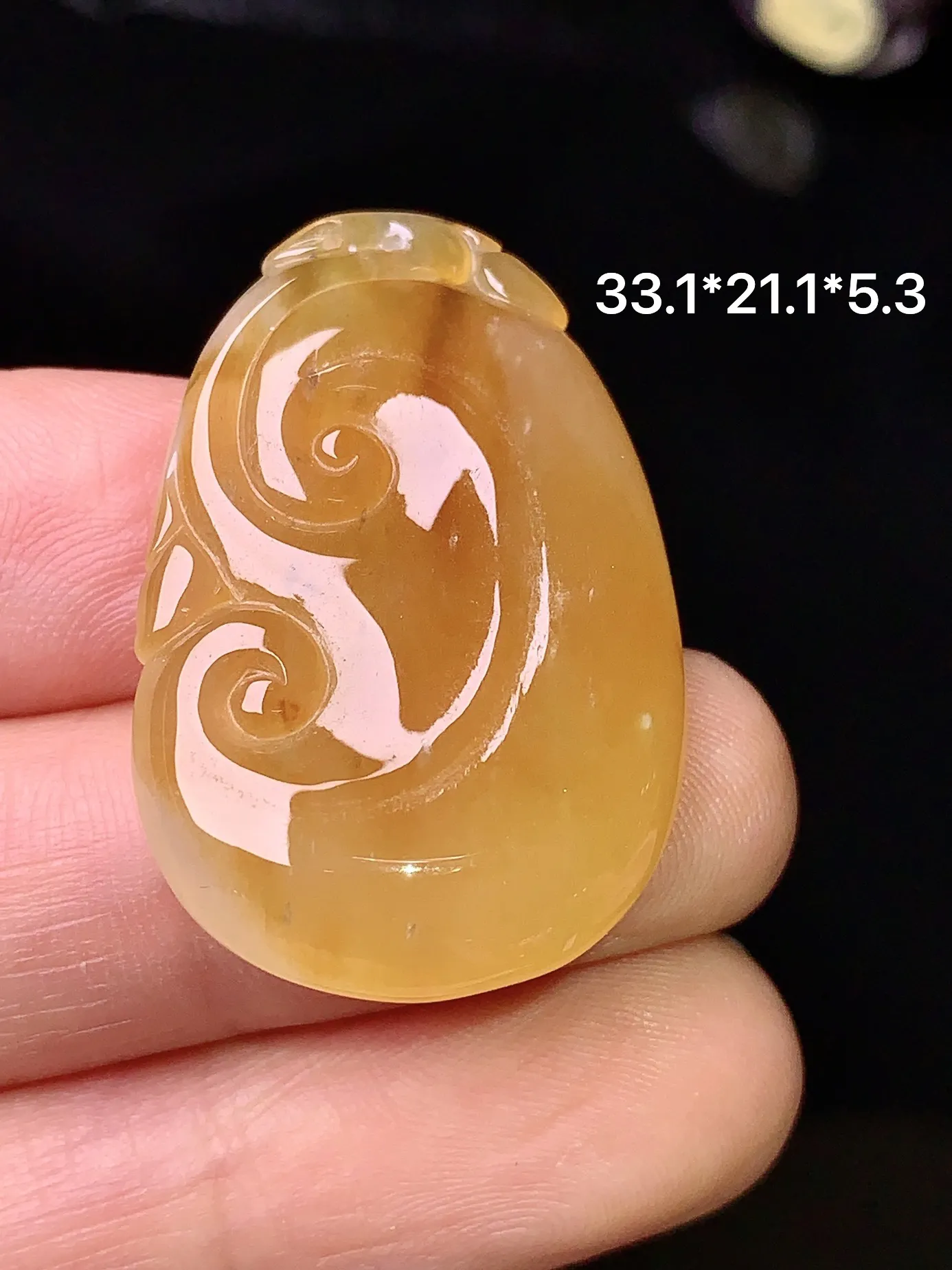 黄翡如意吊坠 玉质细腻 色泽艳丽 整体尺寸33.1*21.1*5.3