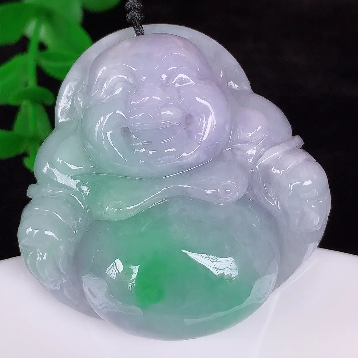 自然光实拍，自然光实拍，大件厚装冰润冰糯种春彩翡翠佛公吊坠，饱满， 佛公亦保平安，寓意有福（佛公）相