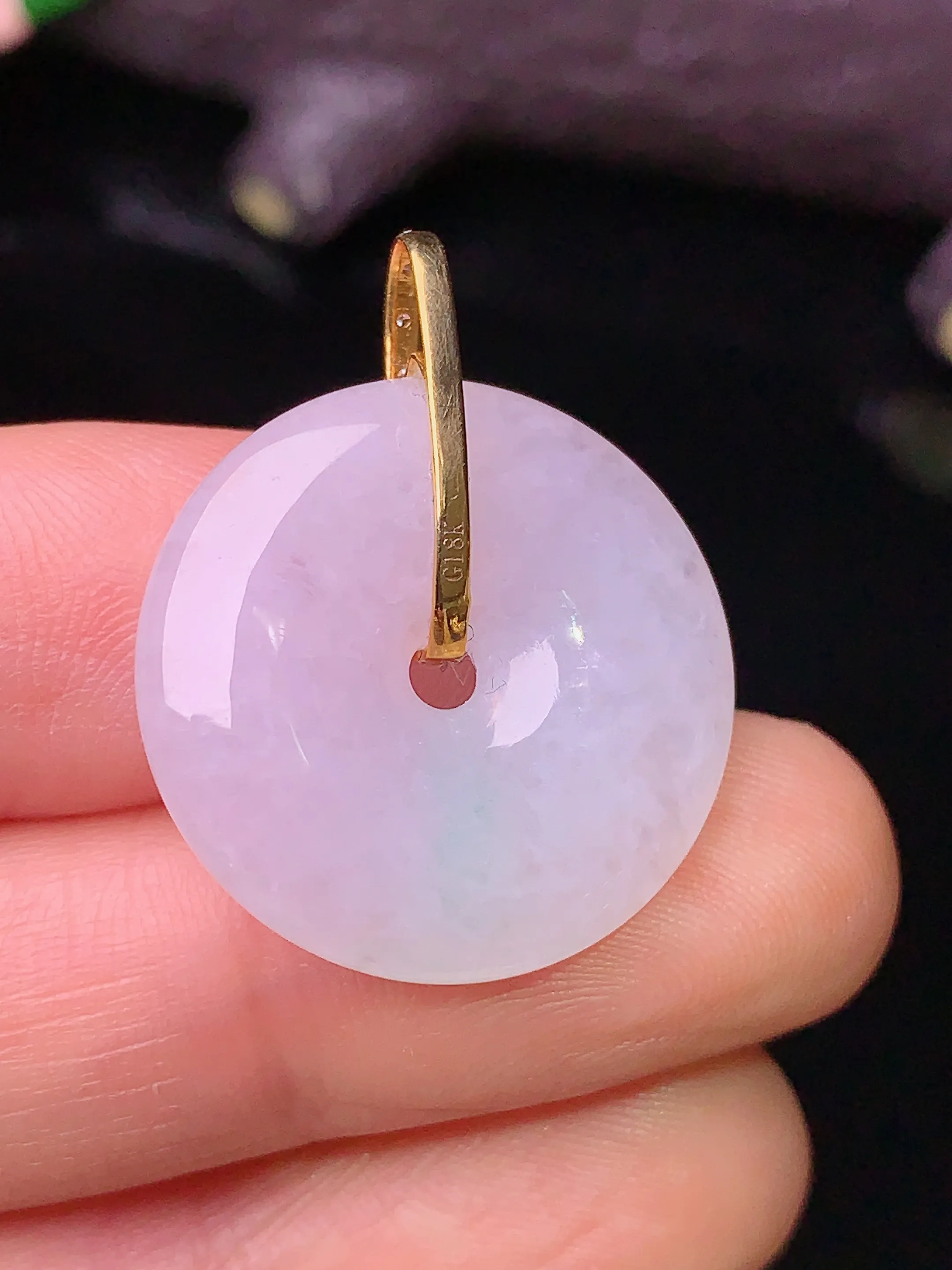 18k金钻镶嵌飘绿平安扣吊坠 玉质细腻 色泽艳丽 整体尺寸26.7*21.6*5.2