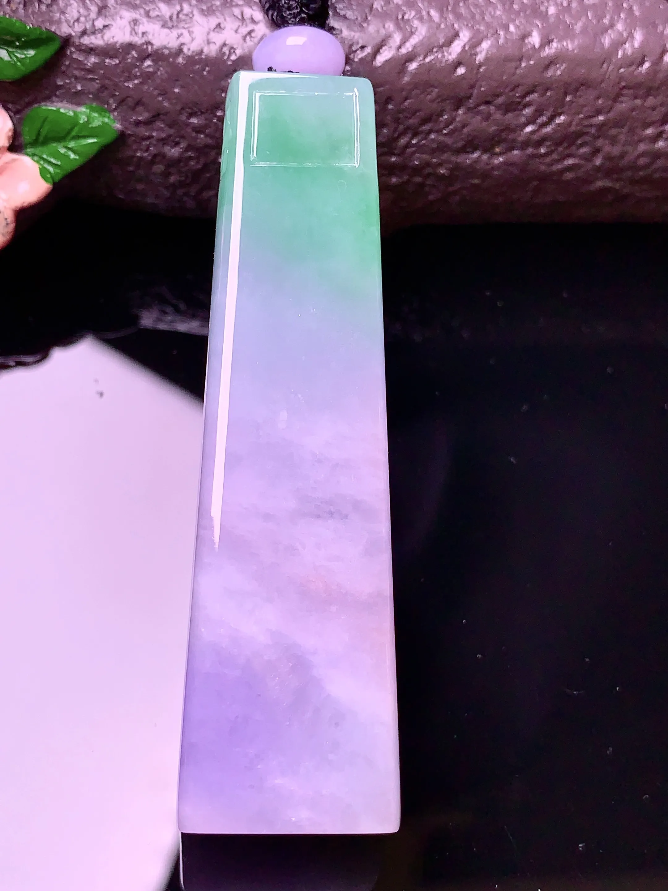 春彩无事柱吊坠 玉质细腻 色泽艳丽 整体尺寸60.7*17.2*12.5