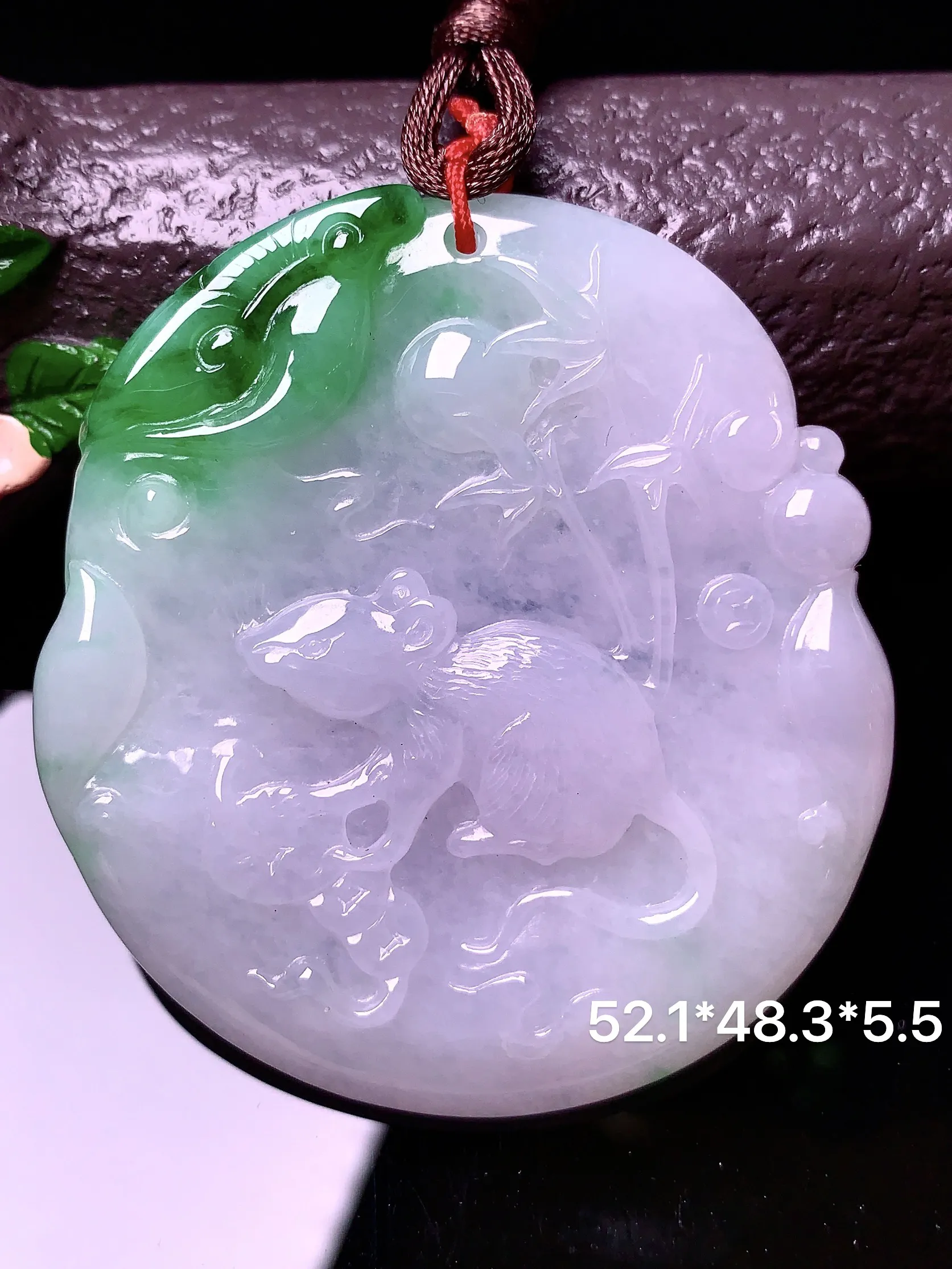 飘绿生肖鼠吊坠 玉质细腻 色泽艳丽 整体尺寸52.1*48.3*5.5