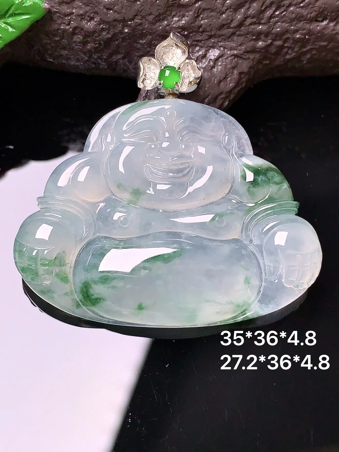 18k金镶嵌飘绿佛公吊坠 玉质细腻 色泽艳丽 整体尺寸35*36*4.8