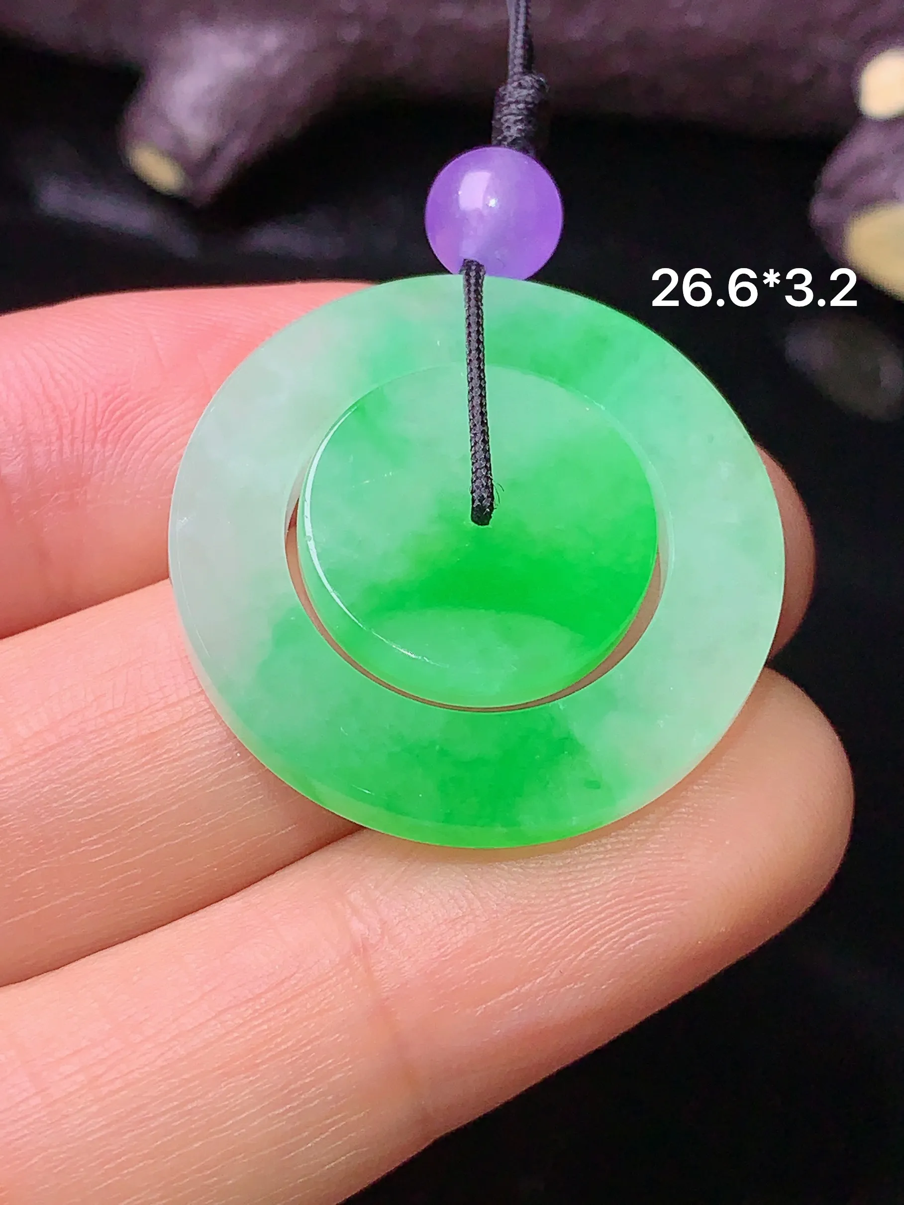翠绿子母扣吊坠 玉质细腻 色泽艳丽 整体尺寸26.6*3.2