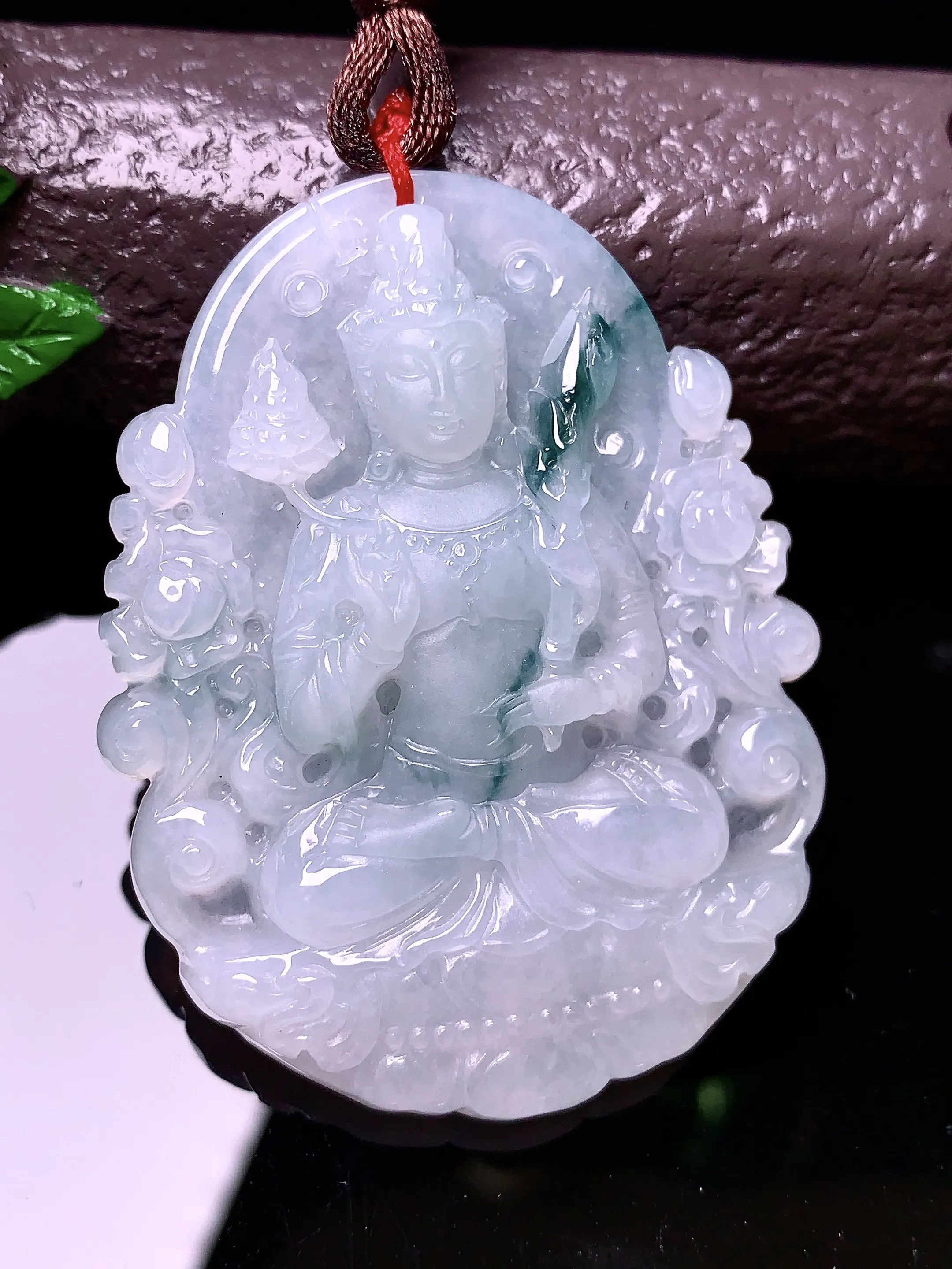 飘绿度母观音菩萨吊坠 玉质细腻 色泽艳丽 整体尺寸53*41*6.2