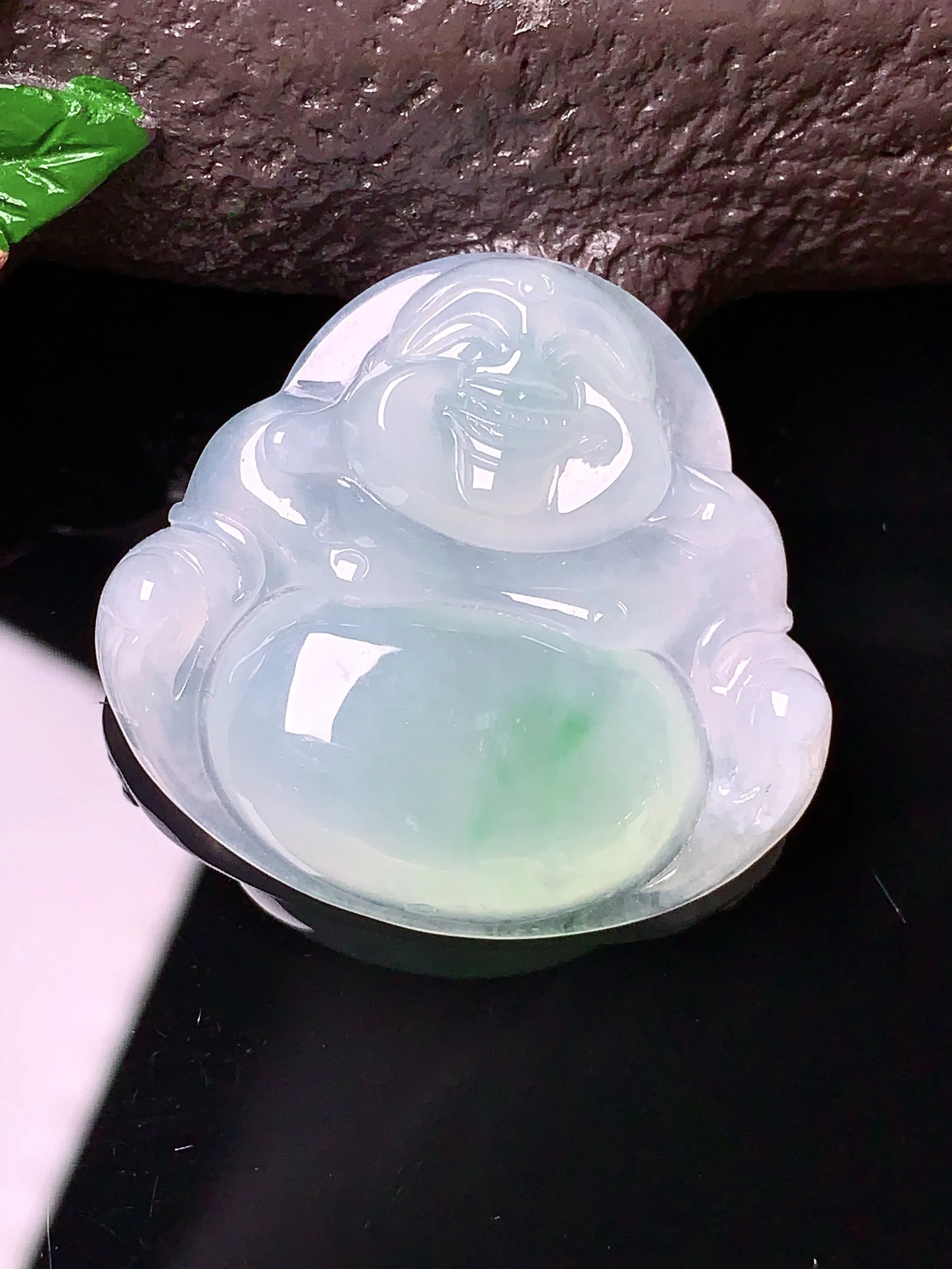 飘绿佛公吊坠 玉质细腻 色泽艳丽 整体尺寸30*32.3*6.6