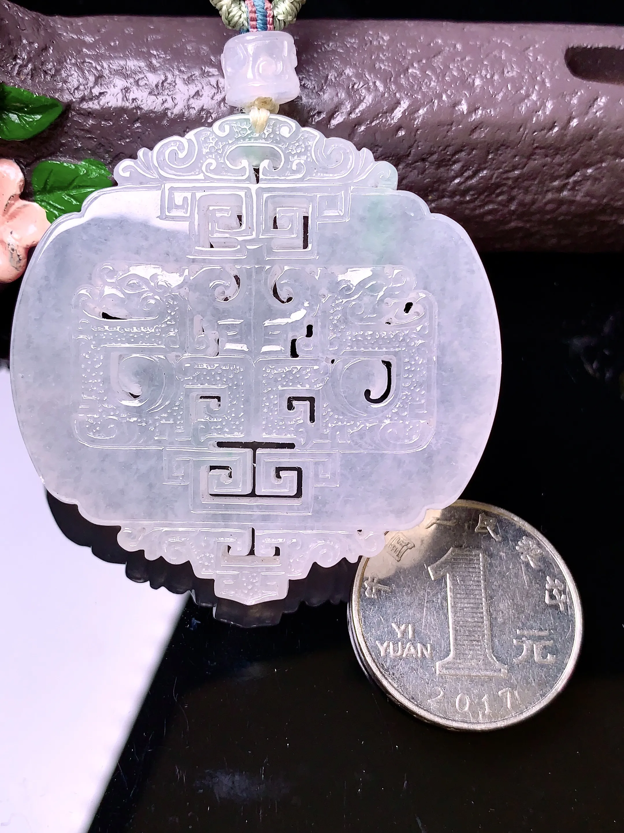 雕花仿古福牌吊坠 玉质细腻 色泽艳丽 整体尺寸50*50*6