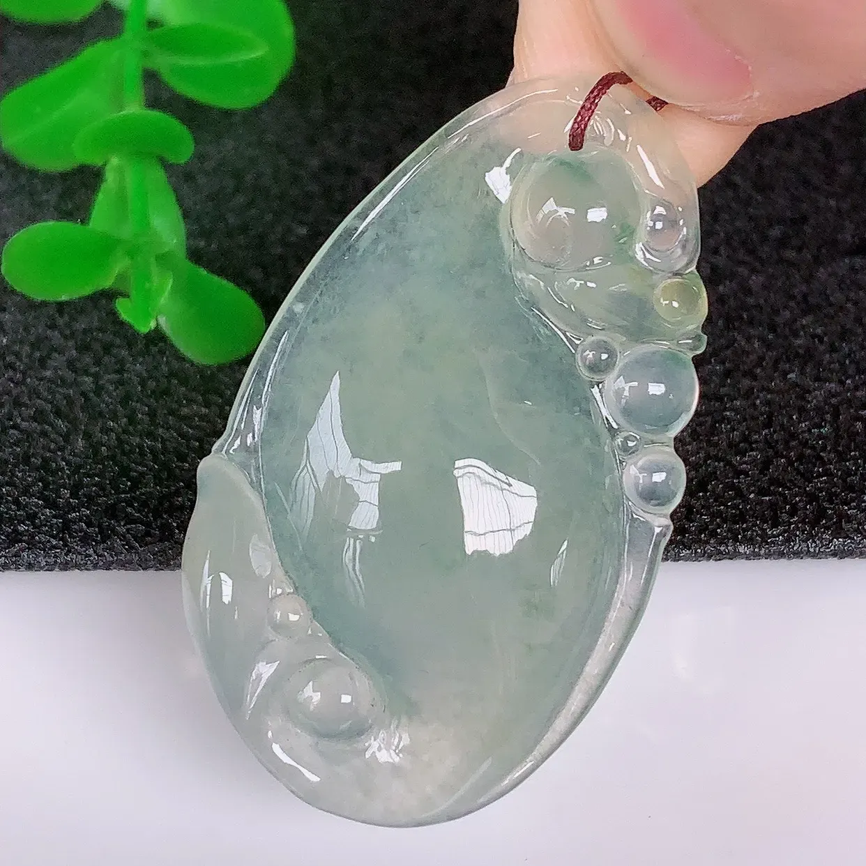 自然光实拍，冰种翡翠精雕龙腾盛世、龙牌吊坠，种水好，雕工立体精致，佩戴霸气时尚！#01.15