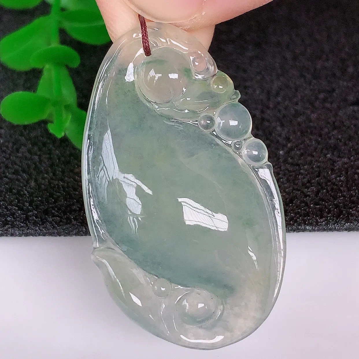 自然光实拍，冰种翡翠精雕龙腾盛世、龙牌吊坠，种水好，雕工立体精致，佩戴霸气时尚！#01.15