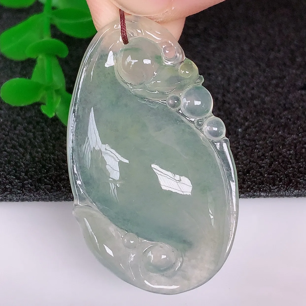 自然光实拍，冰种翡翠精雕龙腾盛世、龙牌吊坠，种水好，雕工立体精致，佩戴霸气时尚！#01.15