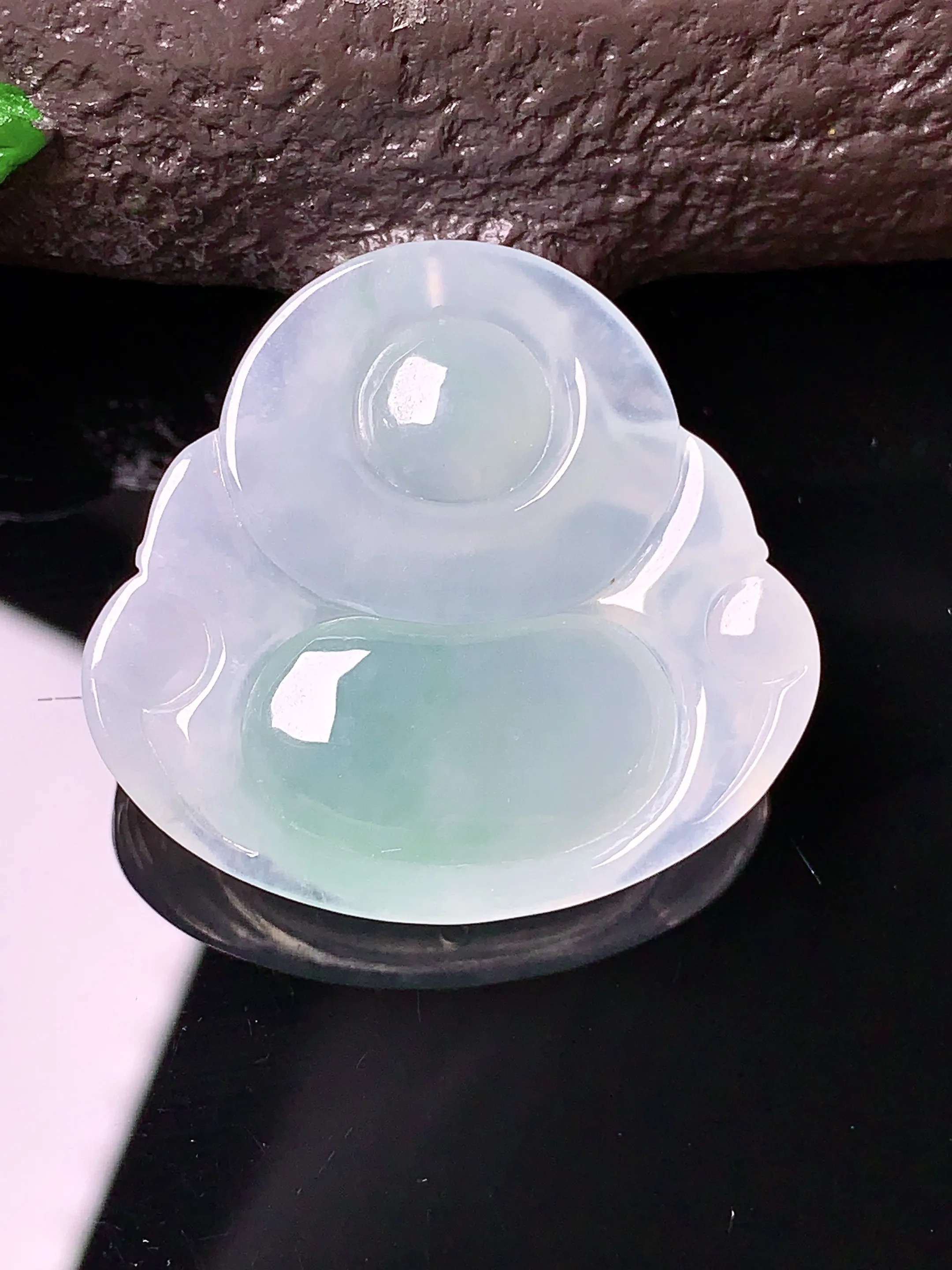 飘绿佛公吊坠 玉质细腻 色泽艳丽 整体尺寸30*32.3*6.6