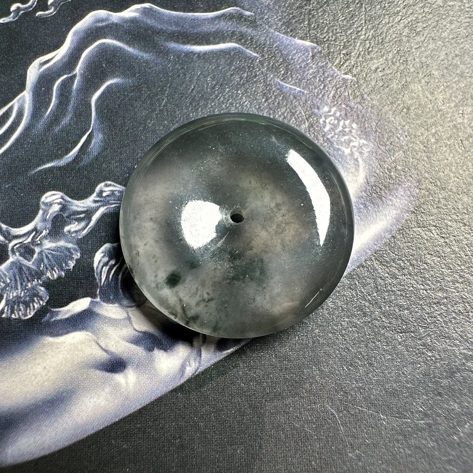 【黑冰】高冰种黑乌鸡黑冰平安扣，稀缺品，难得一见，起光漂亮，厚度比例很好。